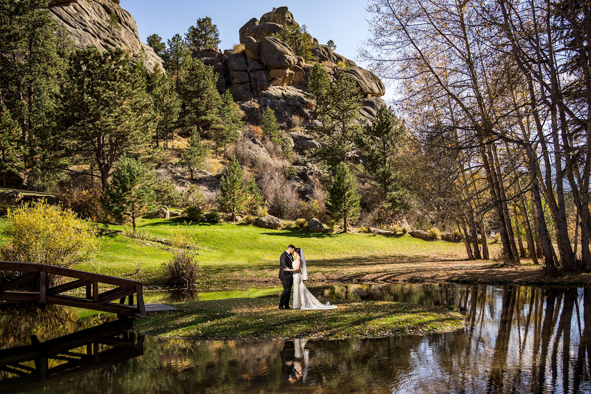 Bold and Vibrant autumn wedding in the Rocky Mountains at Black Canyon Inn in Estes Park, Colorado