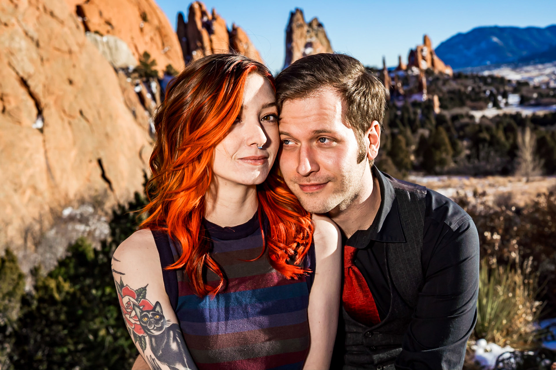 Chill adventnure engagement session at Garden of the Gods in Colorado Springs, CO. Winter couples portraits.