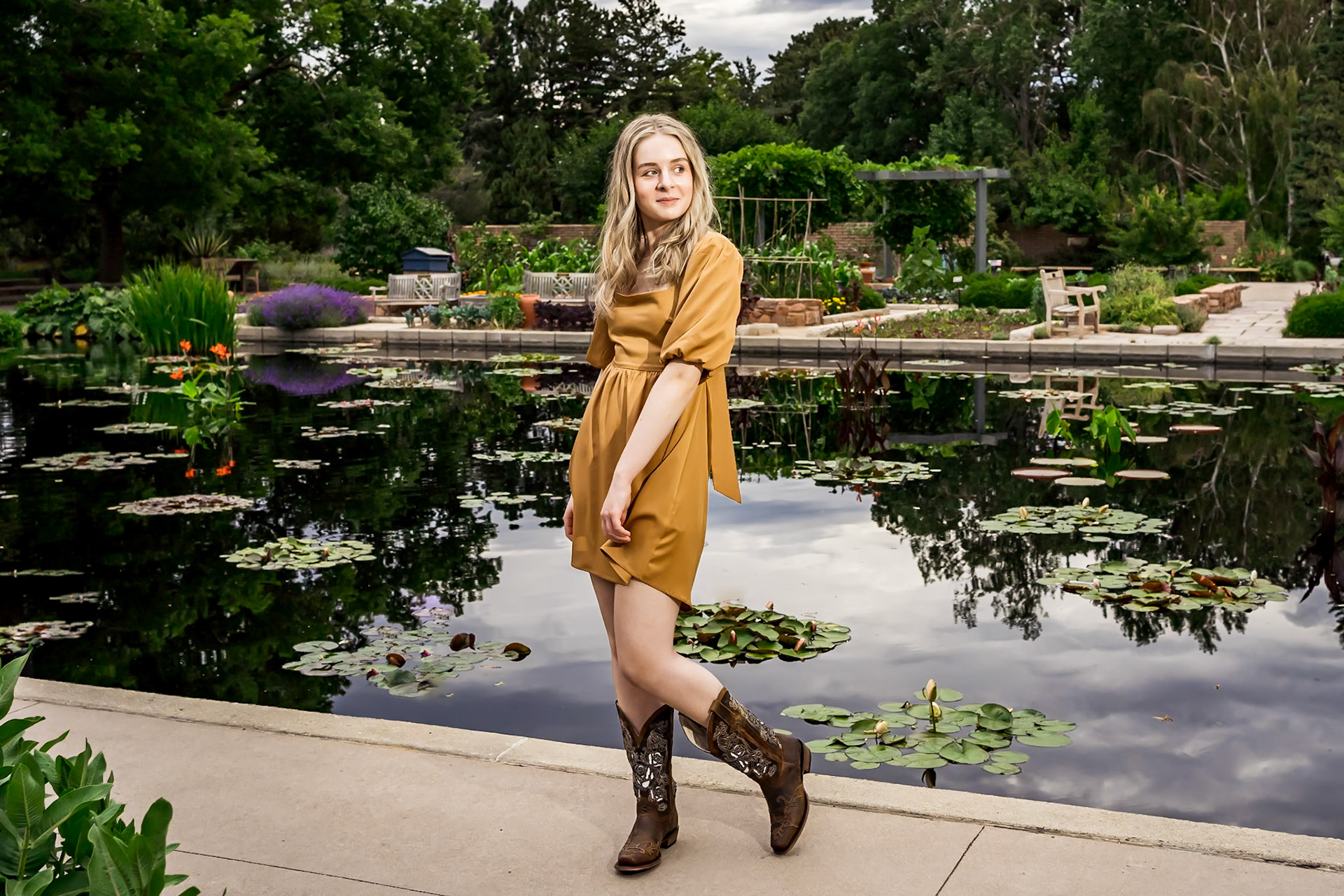 Chill, colorful high school senior portrait session at the Denver Botanic Gardens in Colorado