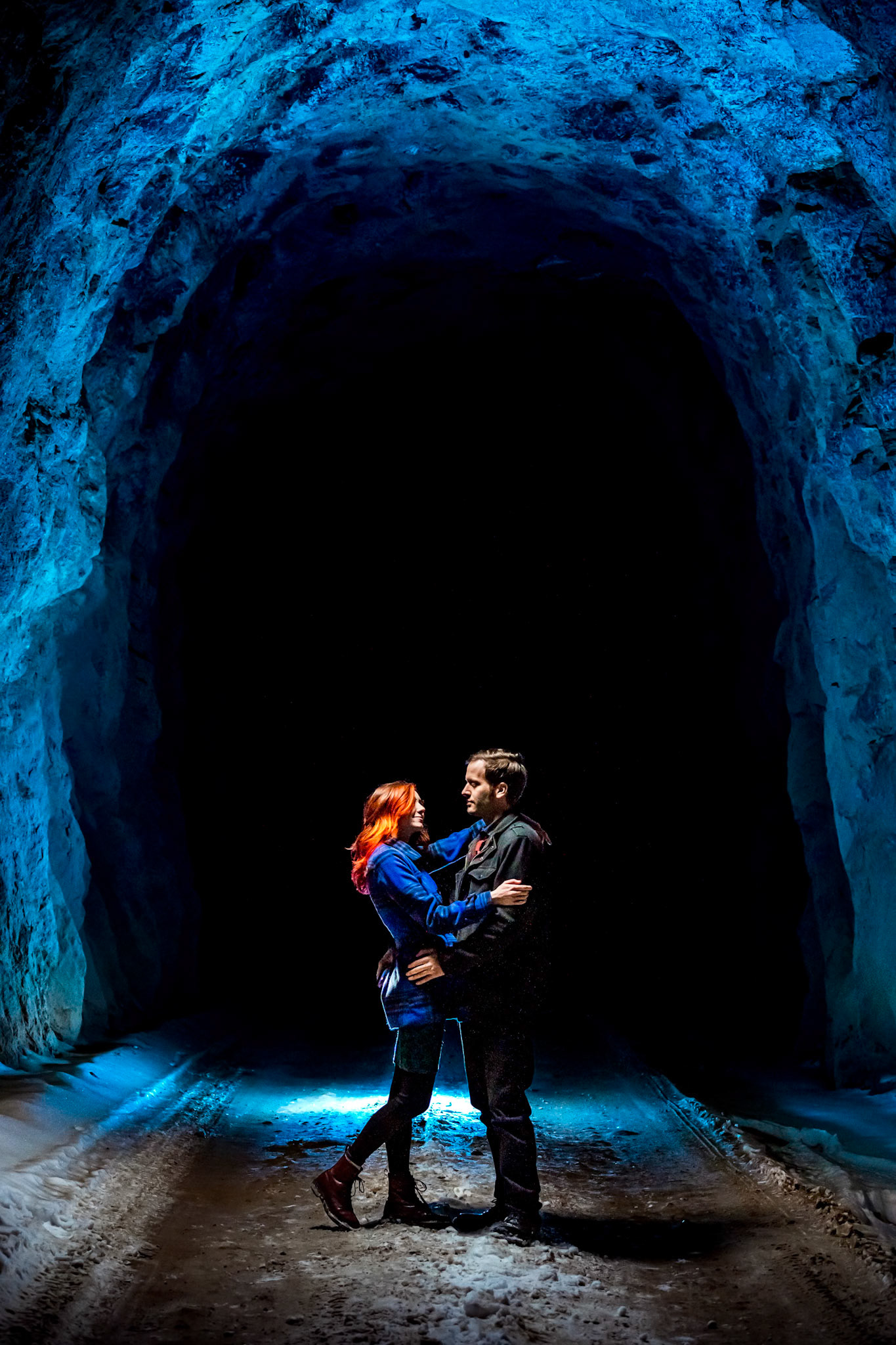 Chill adventnure engagement session at Garden of the Gods in Colorado Springs, CO. Winter couples portraits.