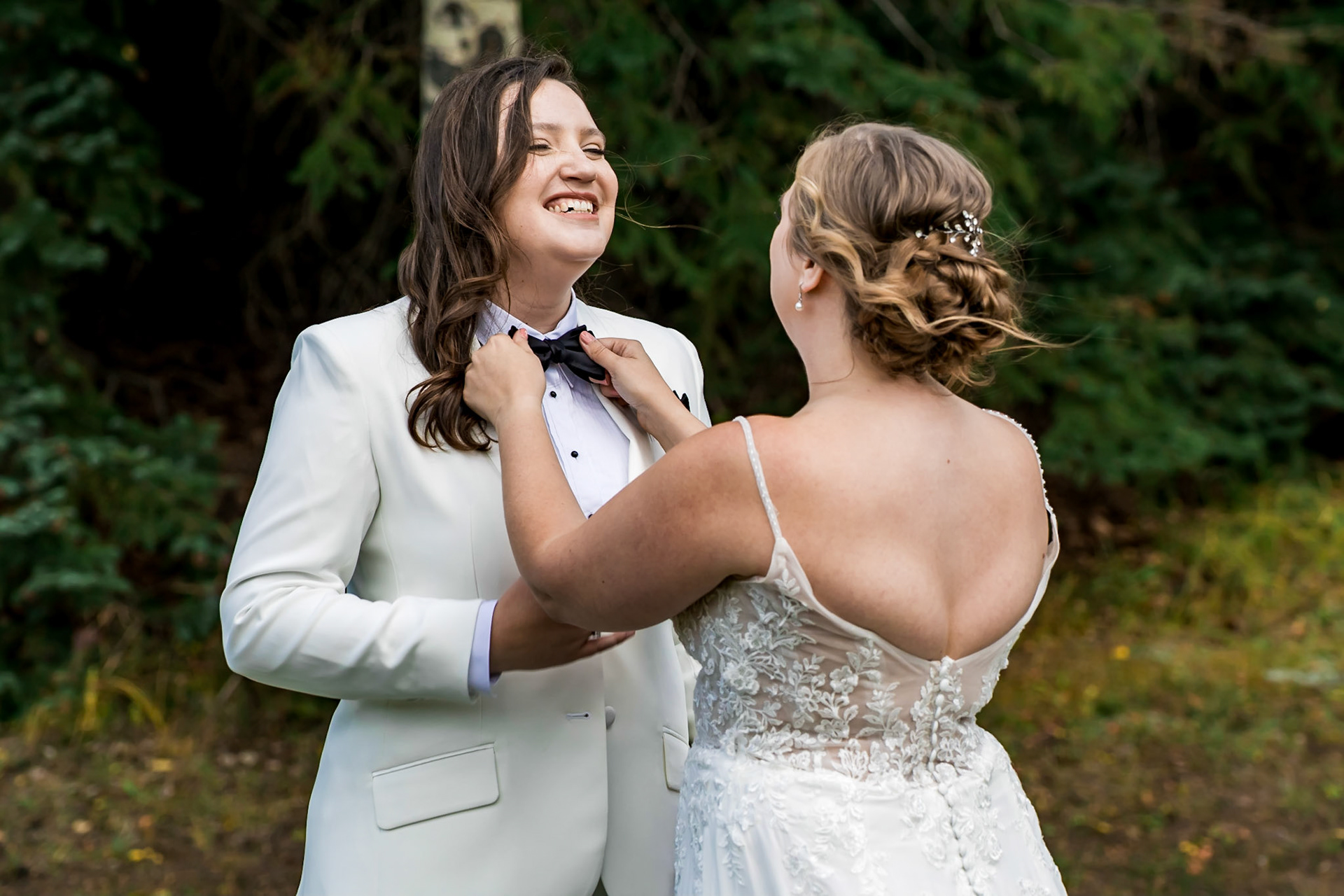 A bold and vibrant autumn wedding at Mountain View Ranch by Wedegewood Weddings.