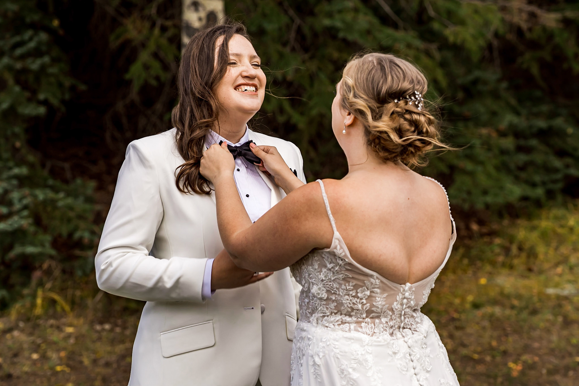 A bold and vibrant autumn wedding at Mountain View Ranch by Wedegewood Weddings.
