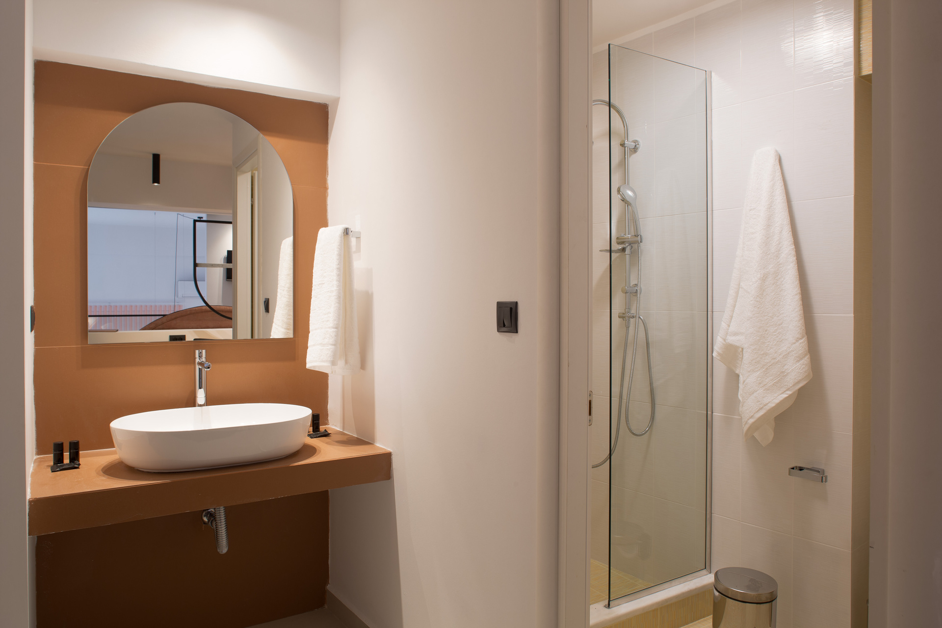 Apartment 3 sofa bathroom