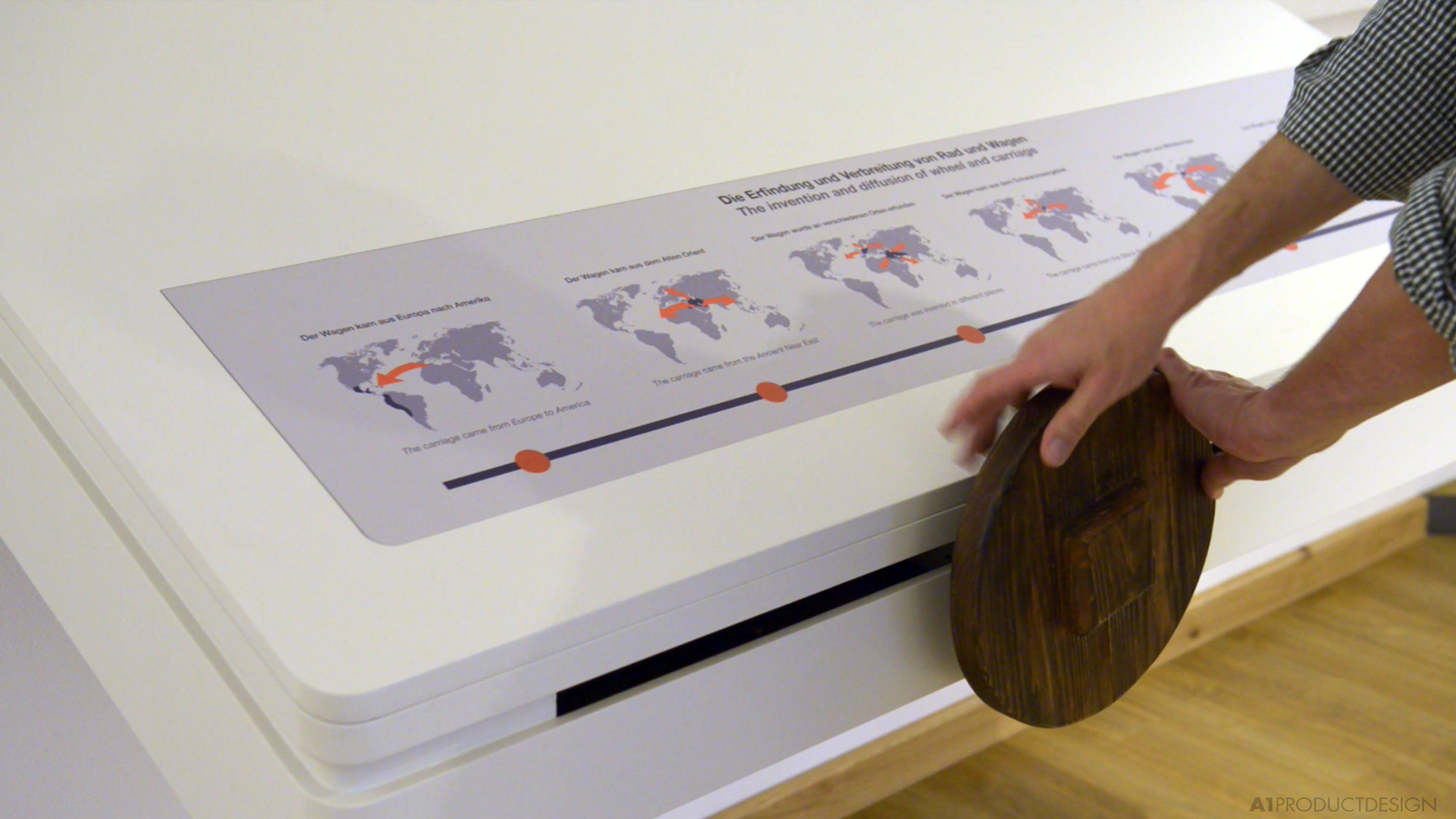 spielerische Interaktion mit Multimedia-Installation 1