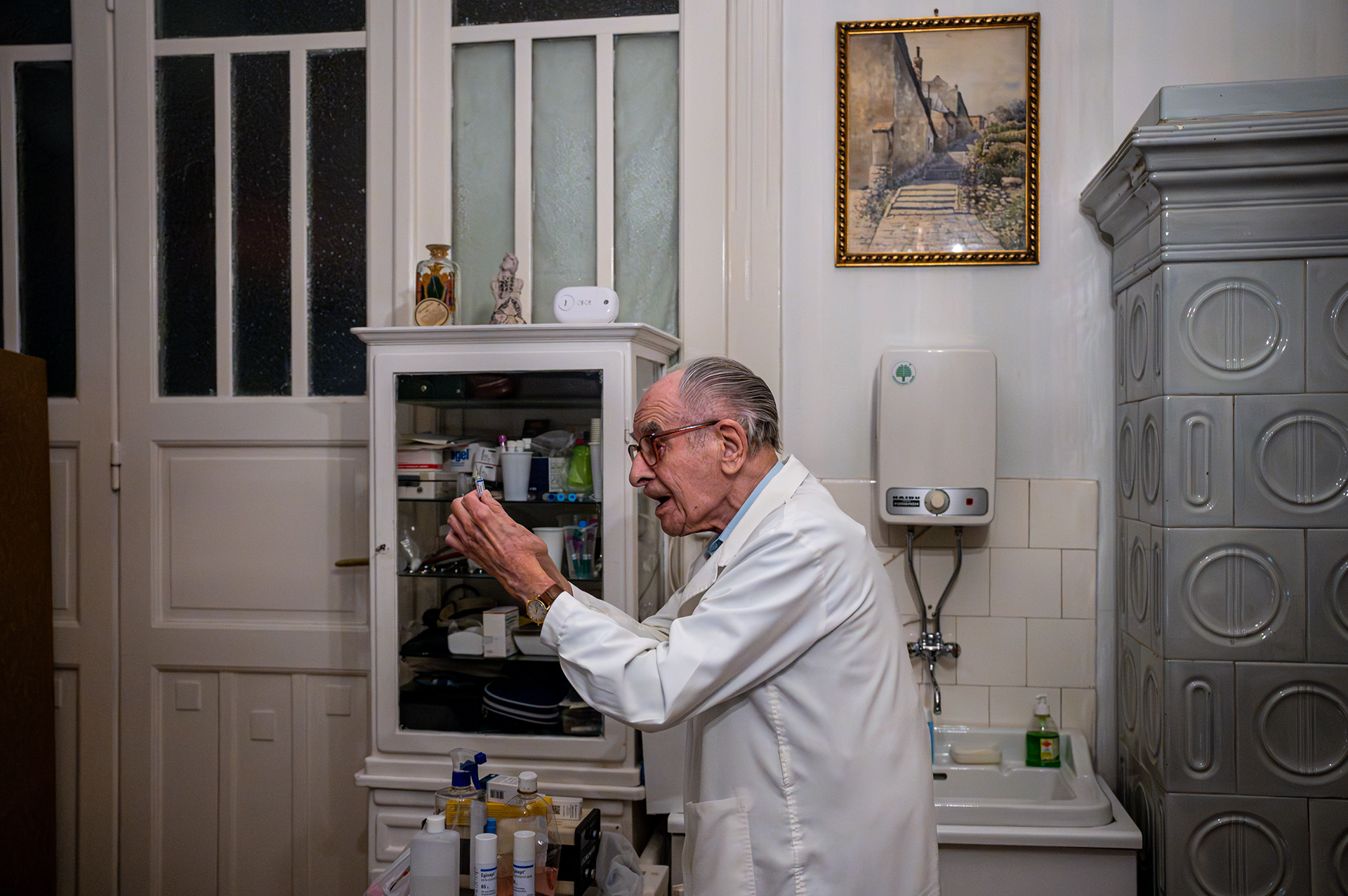 In 1950, he was awarded a doctorate in medicine and started working at the Children's Clinic on Tűzoltó Street. In 1951 he was called up and worked as a military doctor in Kunmadaras, Veszprém and then in the Honvédkórház in Budapest until 1955. He was discharged in 1955 and remained as a civilian doctor in the internal medicine department of the Honvédkórház from the autumn. On 1 April 1957, he took over his father's medical practice at Attila út 35, where he worked for 33 years. However, in 1989, at the age of 67, he was forced to retire. This affected him badly, because he says he was exhausted, but fortunately, in 1992, free choice of doctor was introduced, so he was able to open a practice, which he still runs in his home practice. He says that this is now on an out-of-court basis: no such contracts are made with doctors.