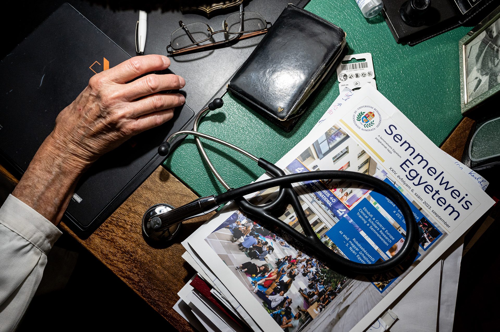 Dr Körmendi is very careful to keep himself up to date with his profession. He subscribes to many medical journals and newsletters and regularly looks out for new drugs or promising new medical developments.