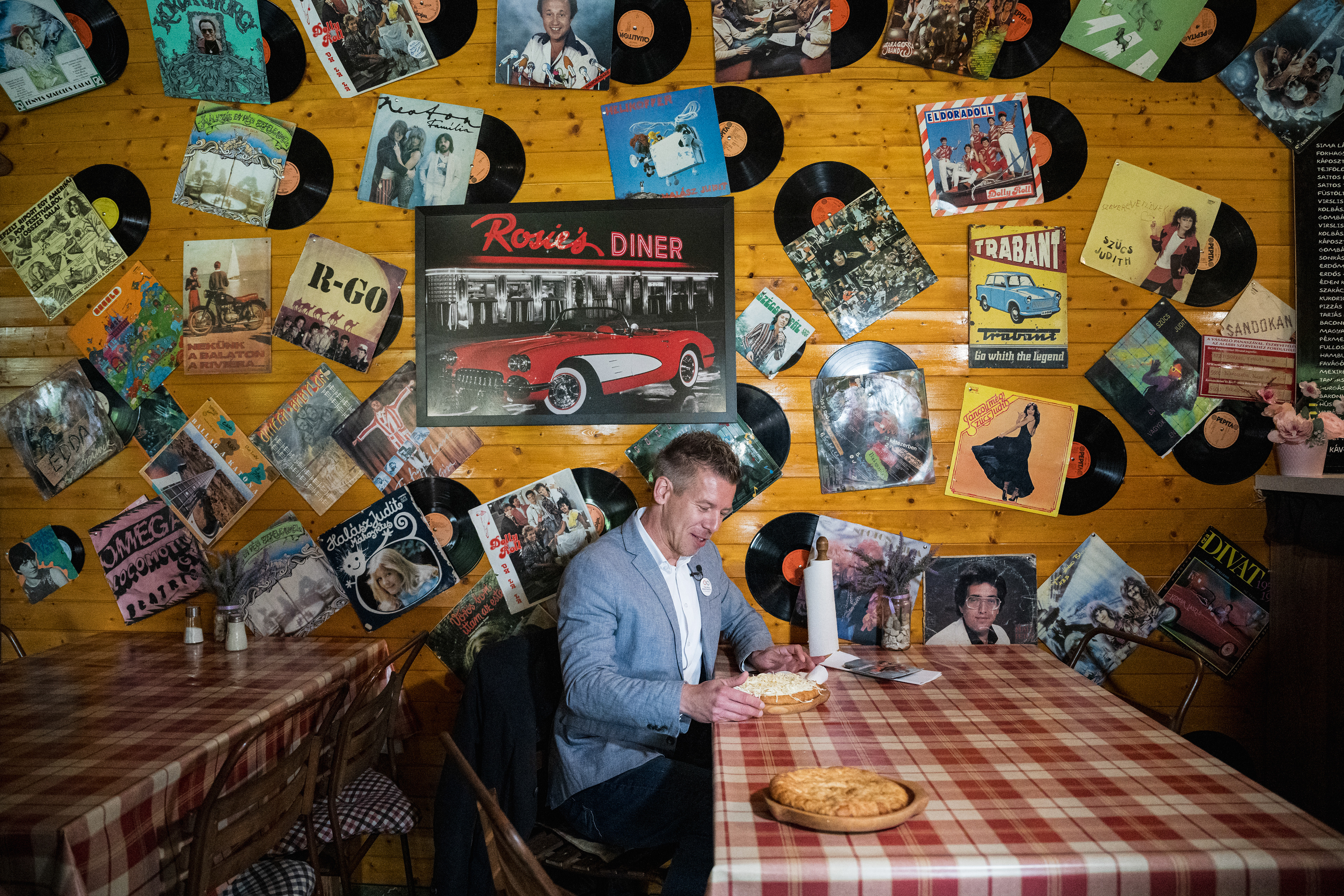 The second day of Peter Magyar's campaign tour in Sarkad, Békés county. He systematically targeted the rural, countryside areas, to build a follower base on top of the urban voters.