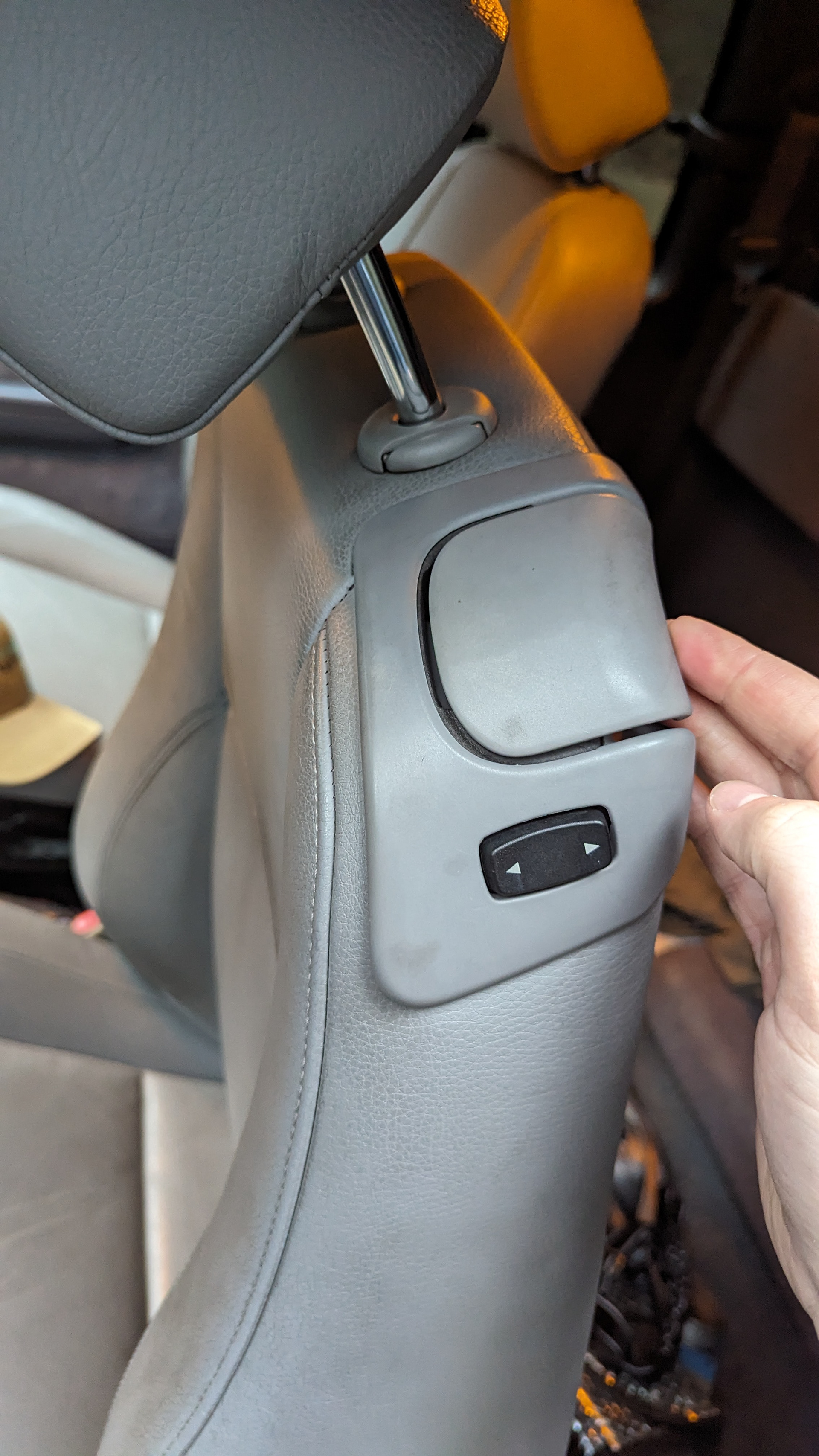 This piece is the difference between an E90 seat and an E92 seat