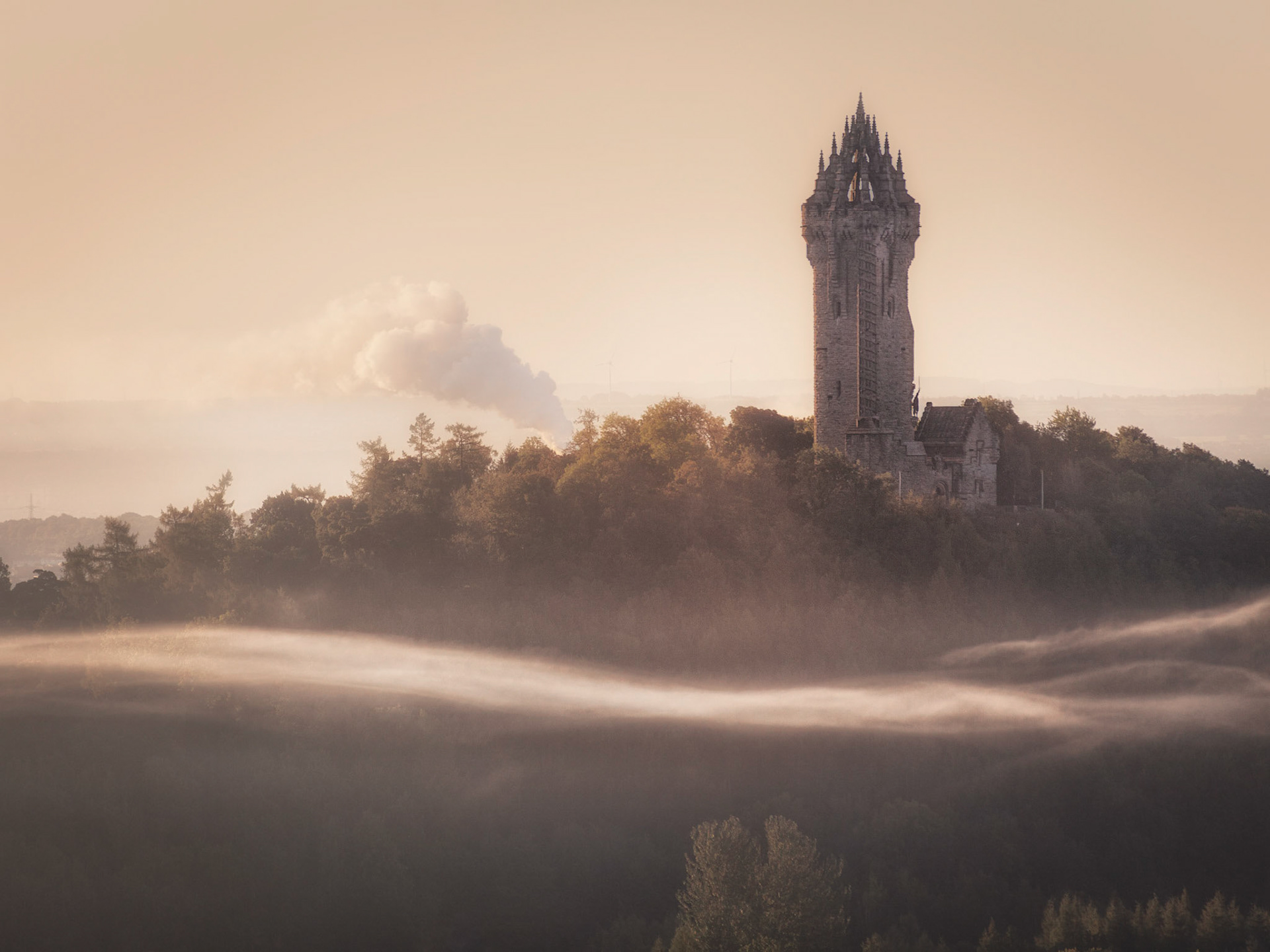 Wallace Monument and a wave of mist