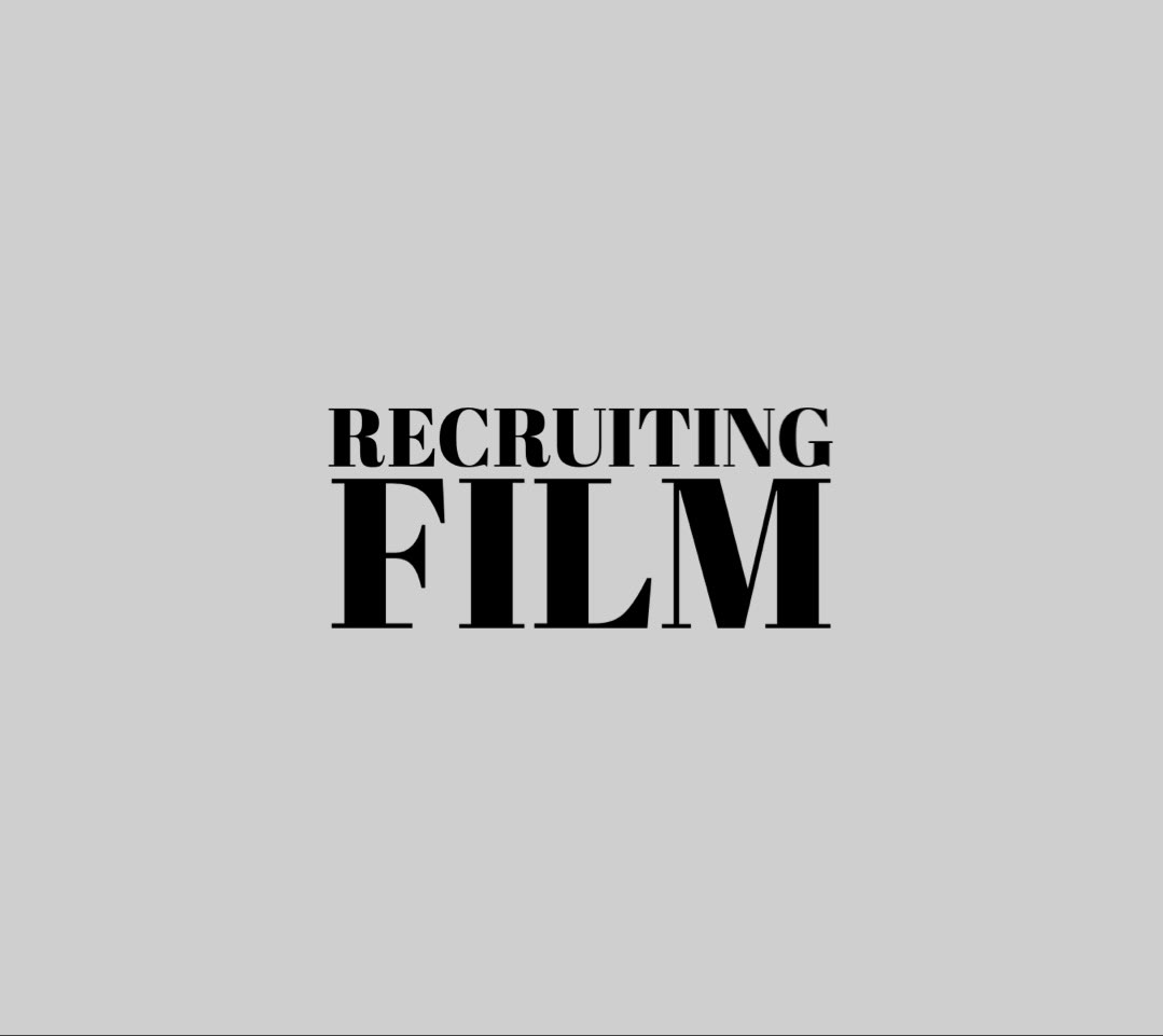 Ein Recruitingfilm ist ein kurzer, ansprechender Film, den Unternehmen verwenden, um qualifizierte Bewerber für offene Stellen zu gewinnen. Er ermöglicht es Unternehmen, sich als attraktive Arbeitgeber zu präsentieren und potenzielle Kandidaten von ihrer Unternehmenskultur zu überzeugen.