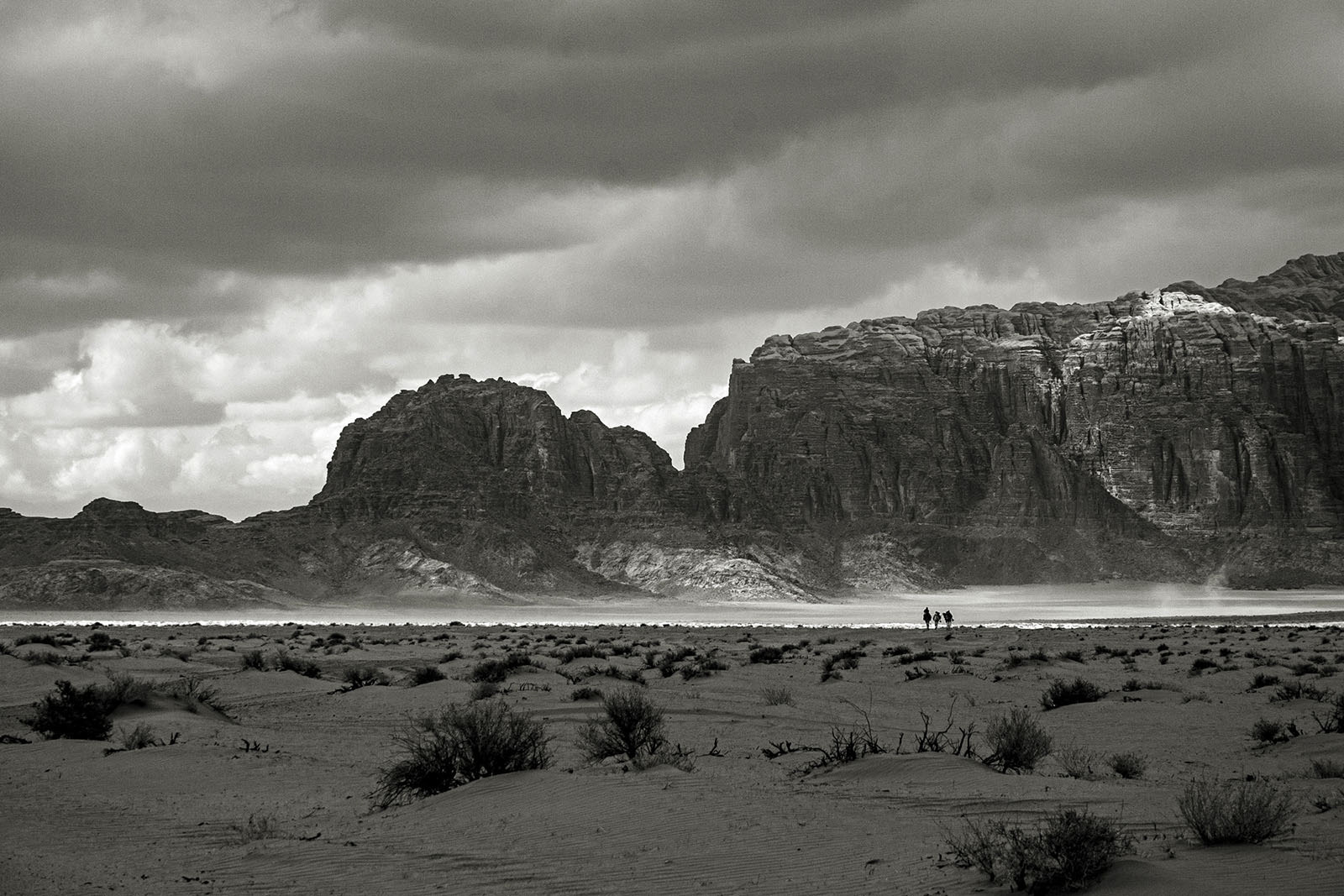 Reportagefoto einer Wüstenlandschaft im Wadi Rum, Jordanien