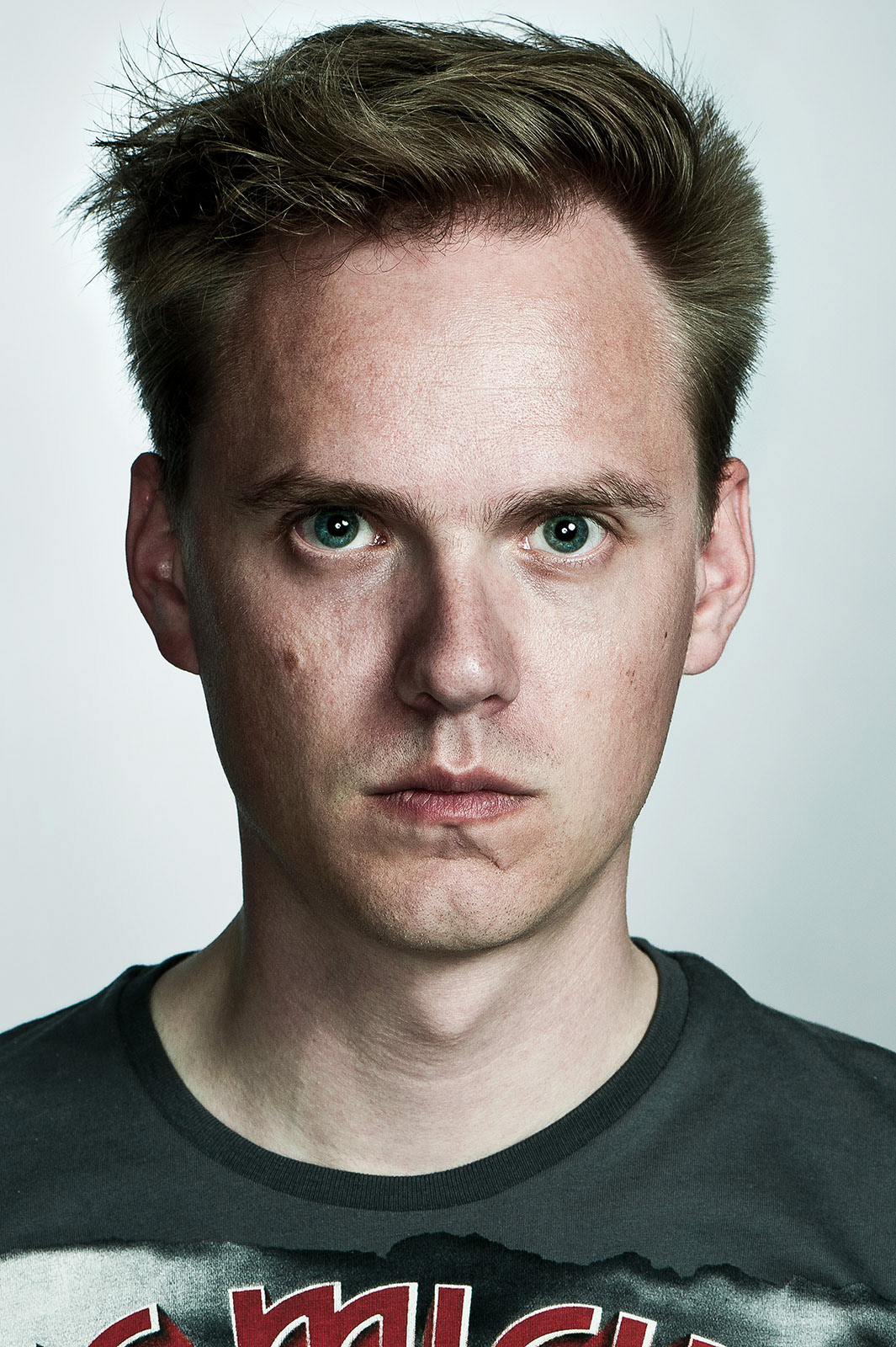 Flo Payer – Studio Portrait eines Mannes, Wien
