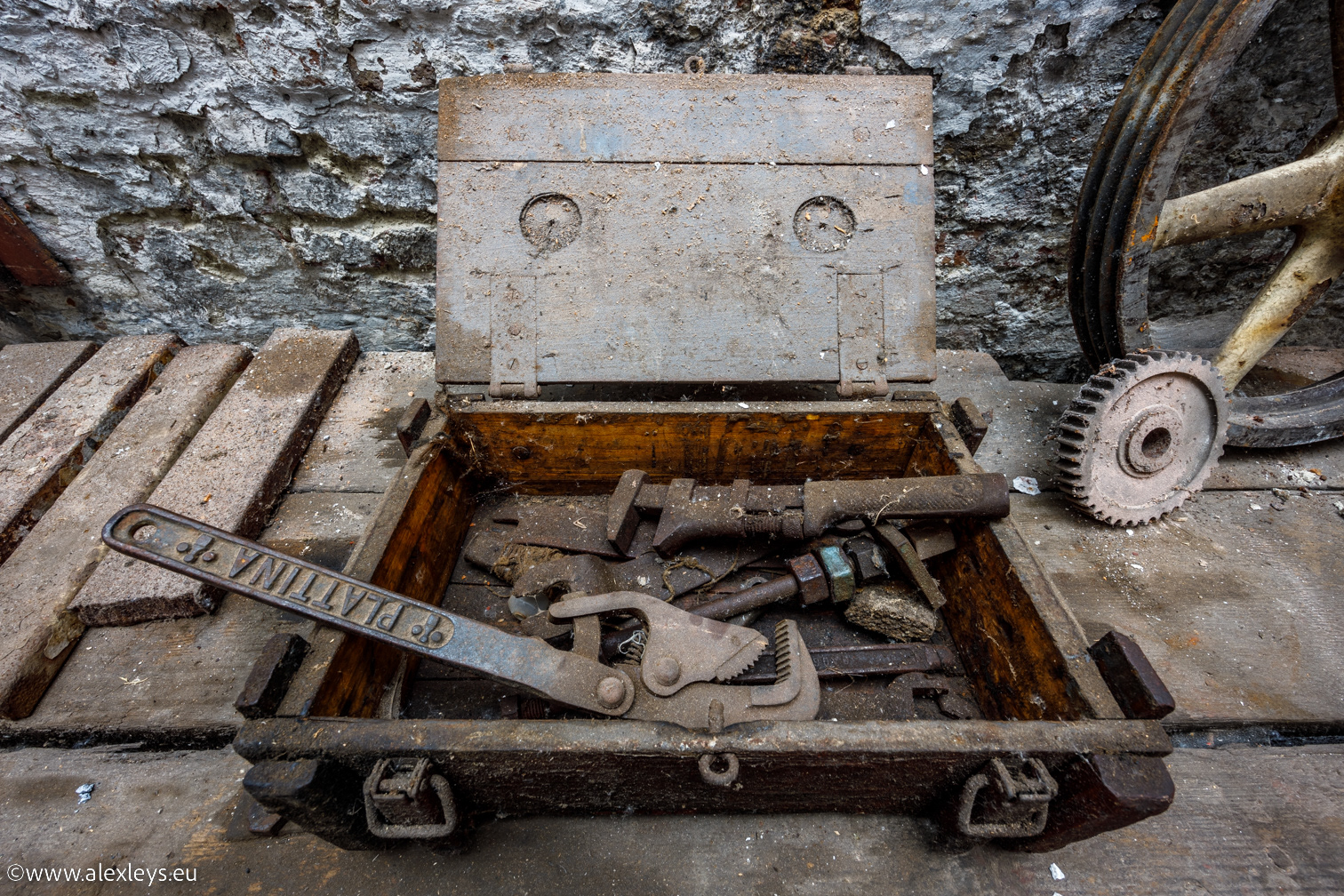 Abandoned shipyard Toolbox