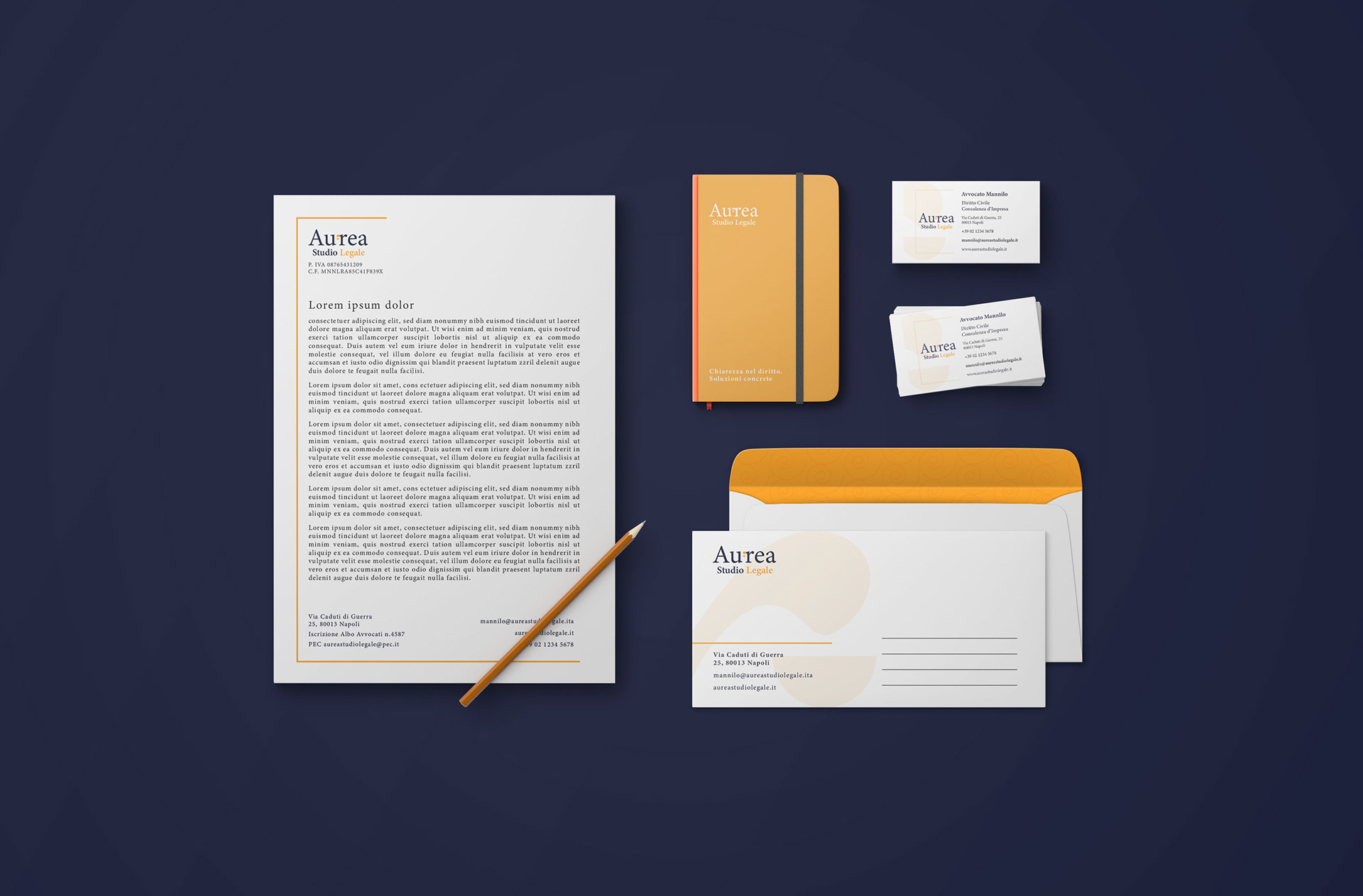 Cancelleria coordinata: Set completo composto da carta intestata, busta, taccuino e biglietti da visita.