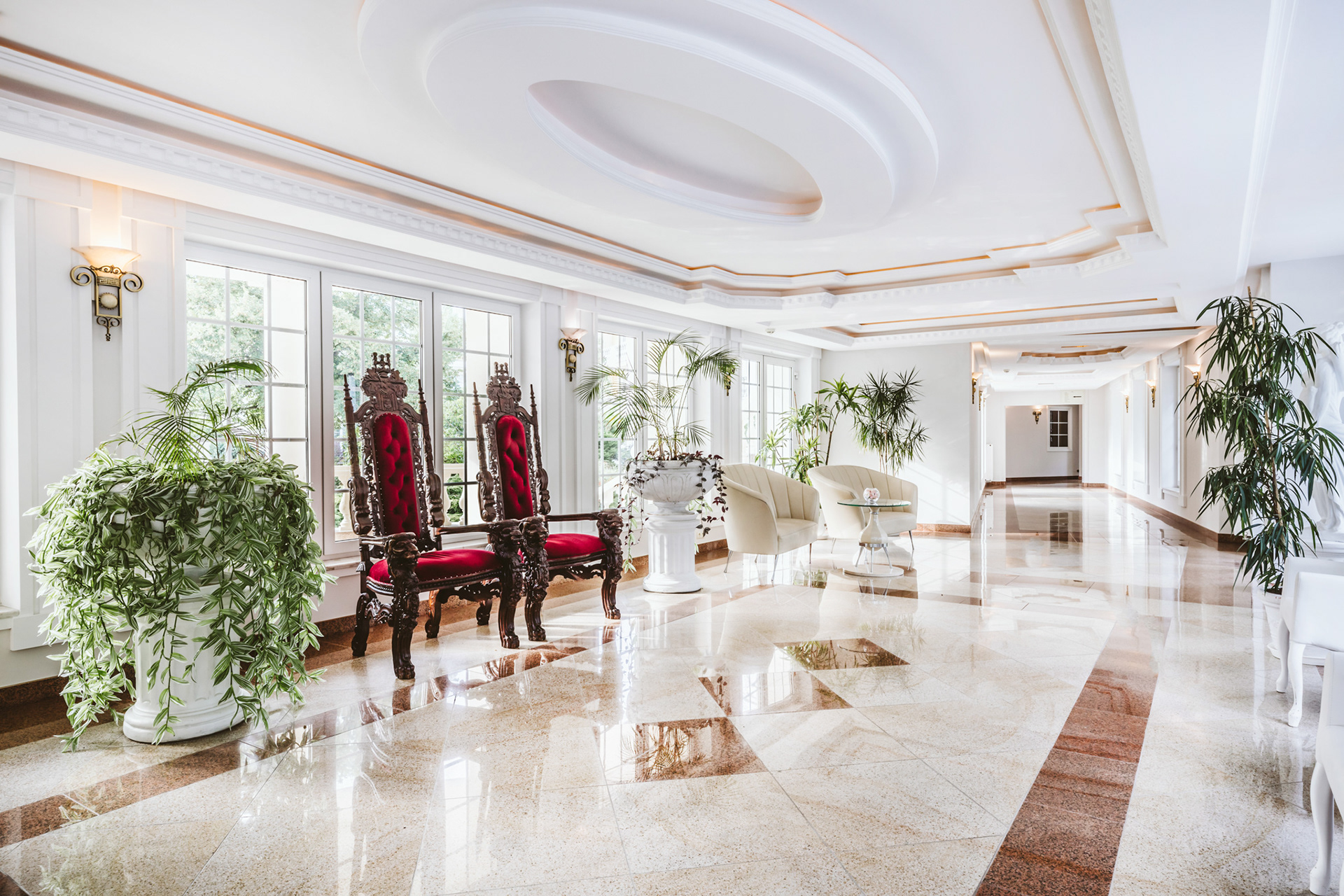 Hotel Windsor w Jachrance - przejście między segmentami hotelu