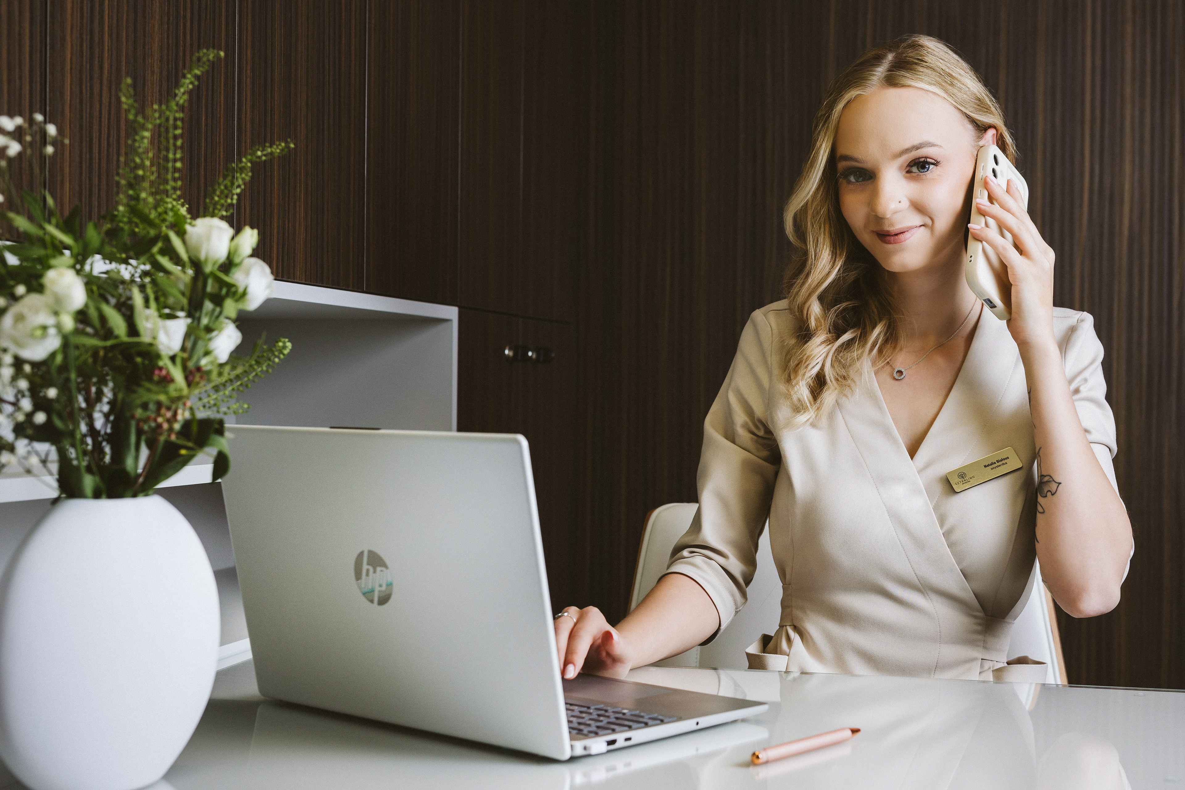 zdjęcia przy recepcji