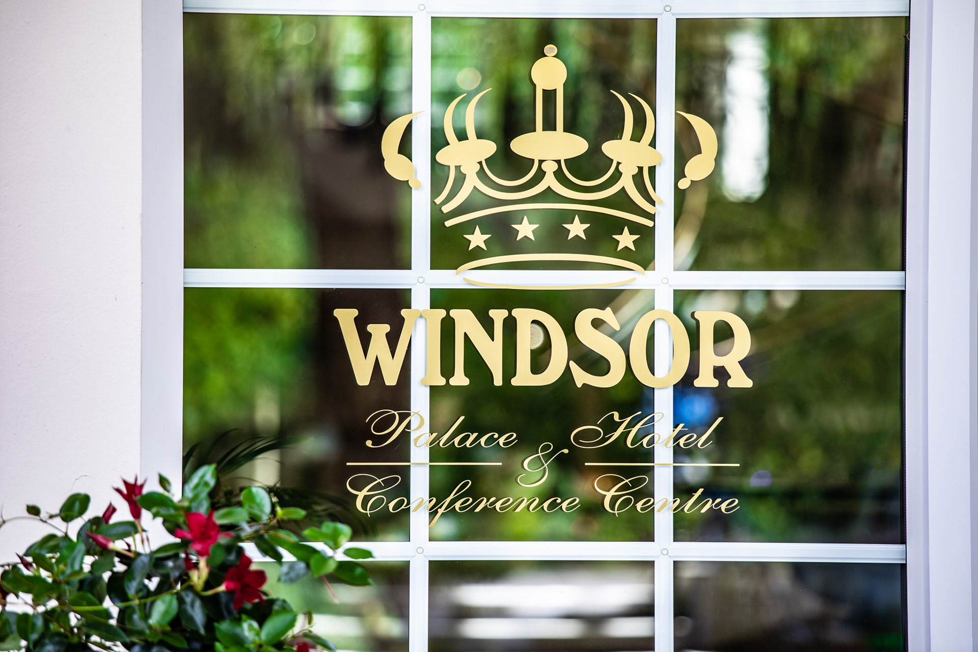 Hotel Windsor w Jachrance - wejście do Hotelu