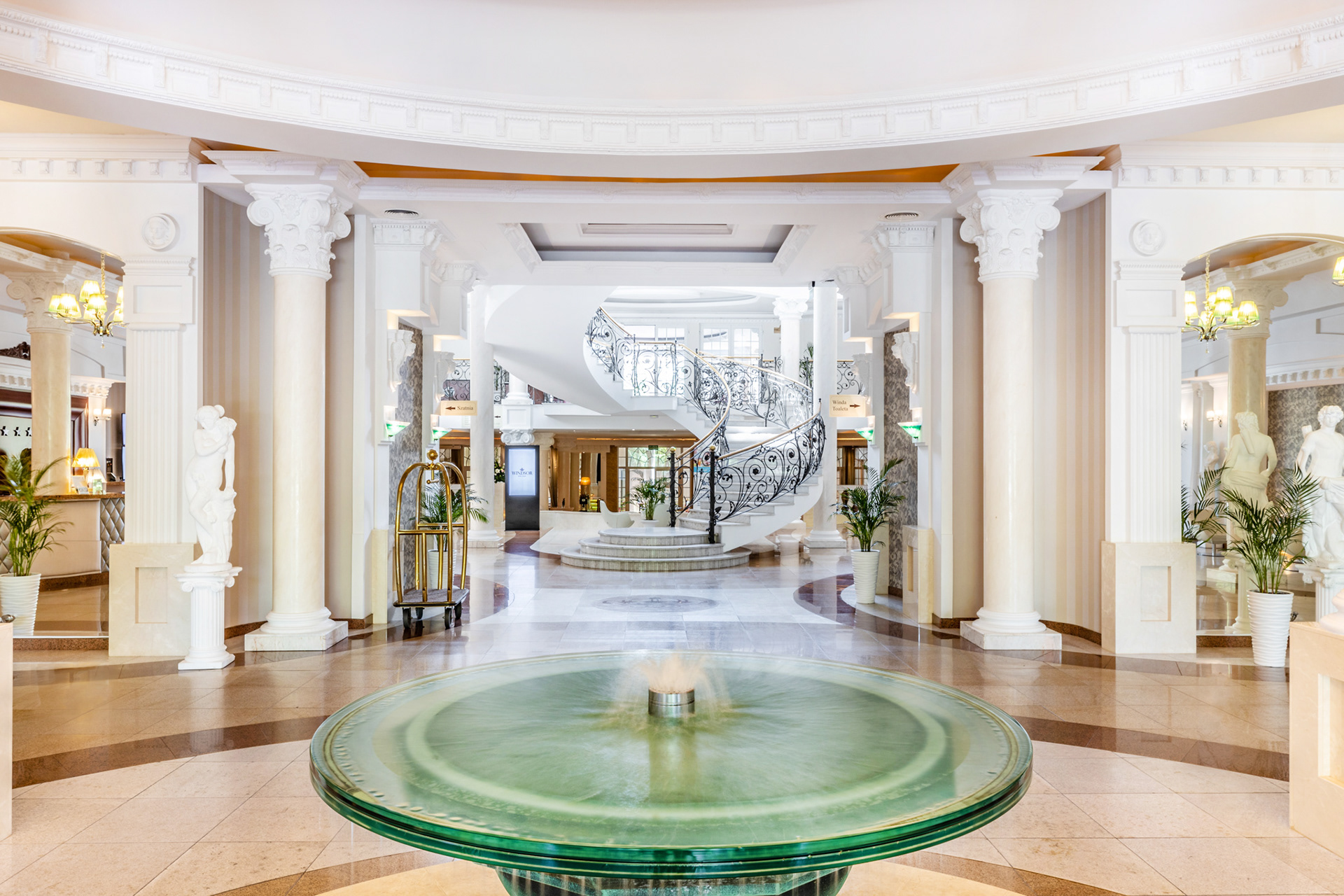 Hall główny Hotelu Windsor