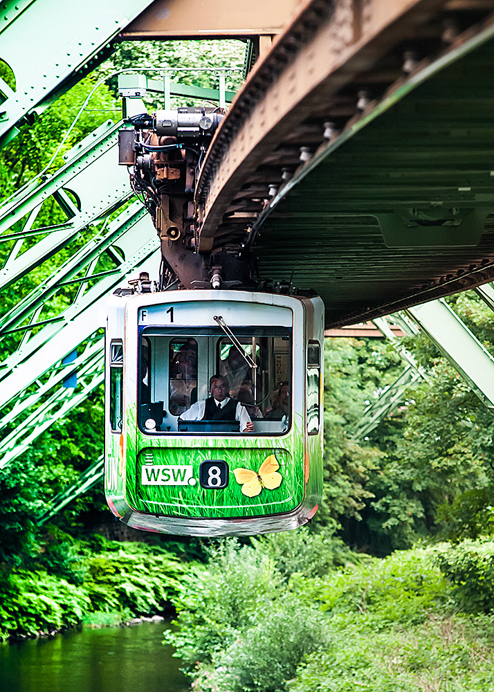 Schwebebahn feels green