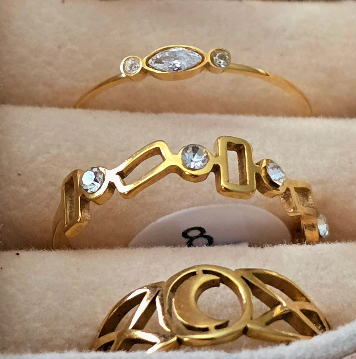 jewlery in comma.concept.store
