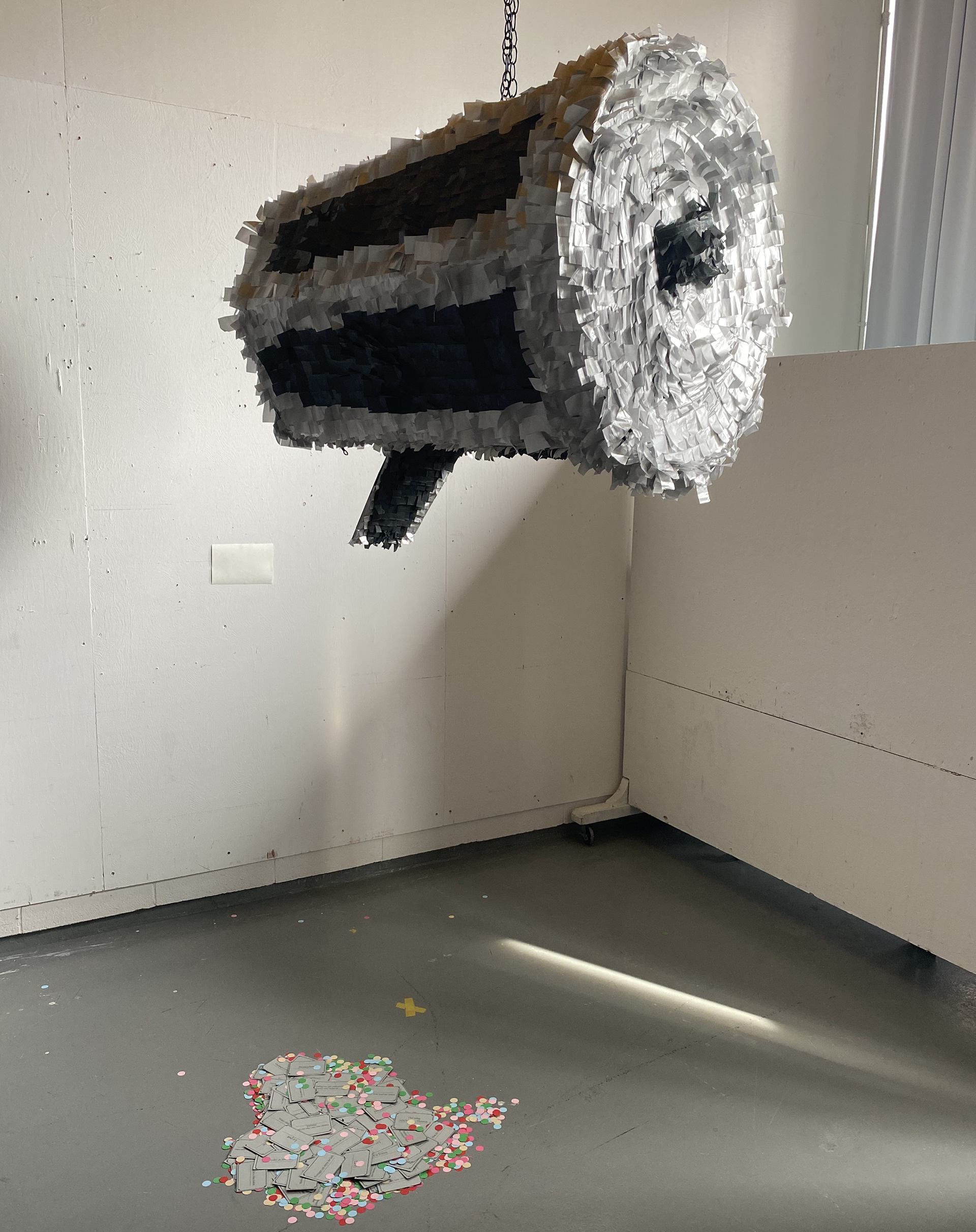 Pinata participative, foamcore (2023)