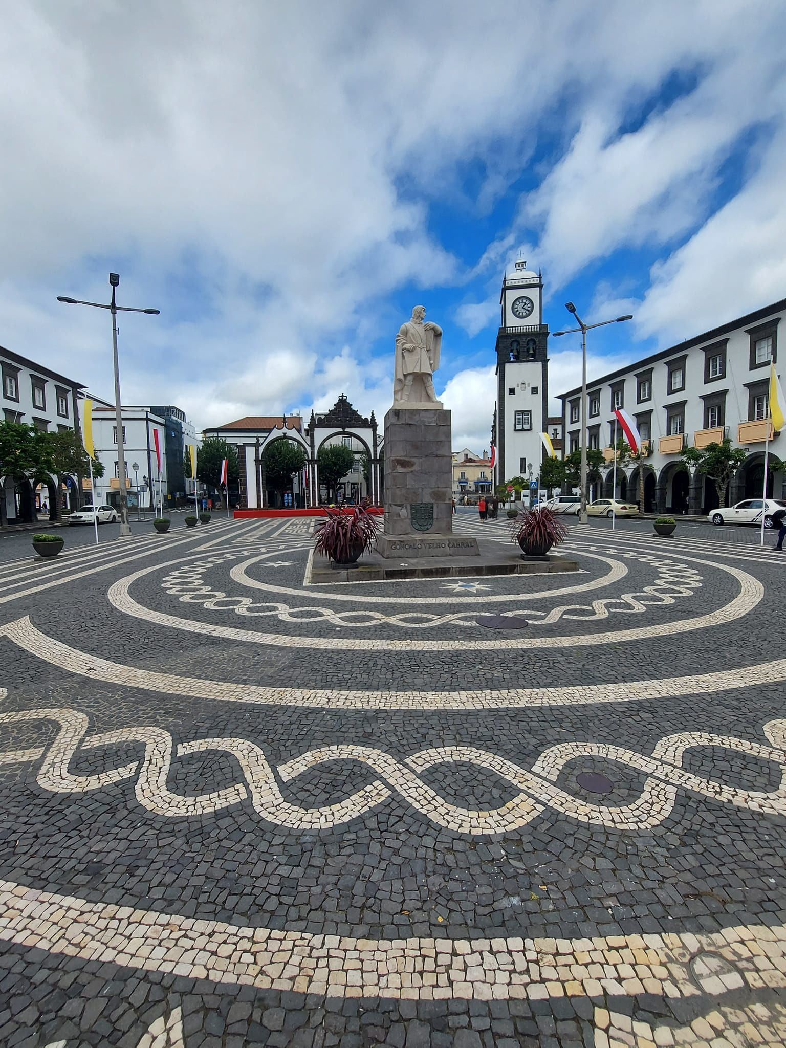 The city gates and a monument to Gonçalo Velho Cabral in Ponta Delgada.