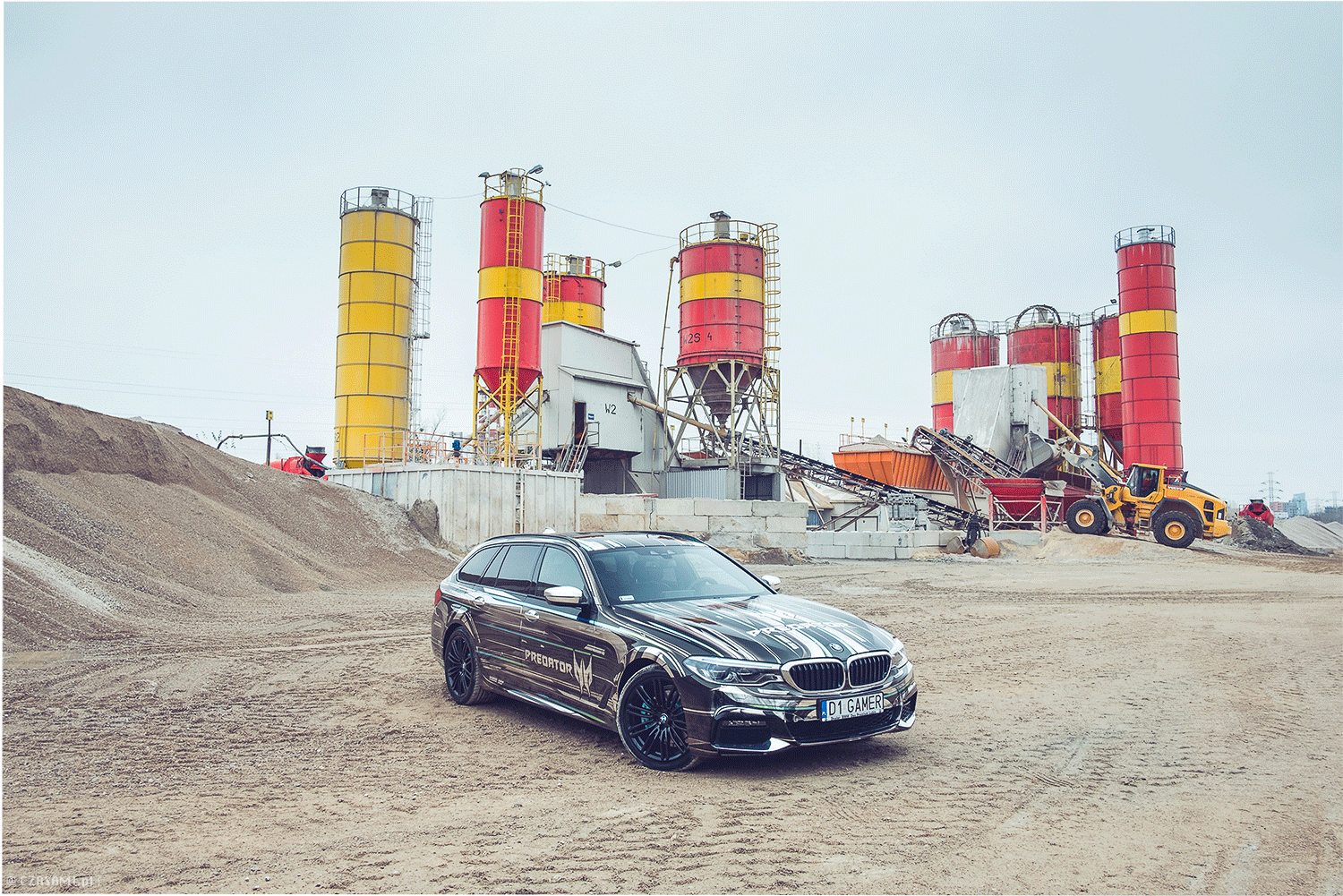 Gif z Retuszu retouch BMW 5 M-Performance w oklejeniu Predator od Małachowski Projekt. Fotografia motoryzacyjna CZASAMI.pl