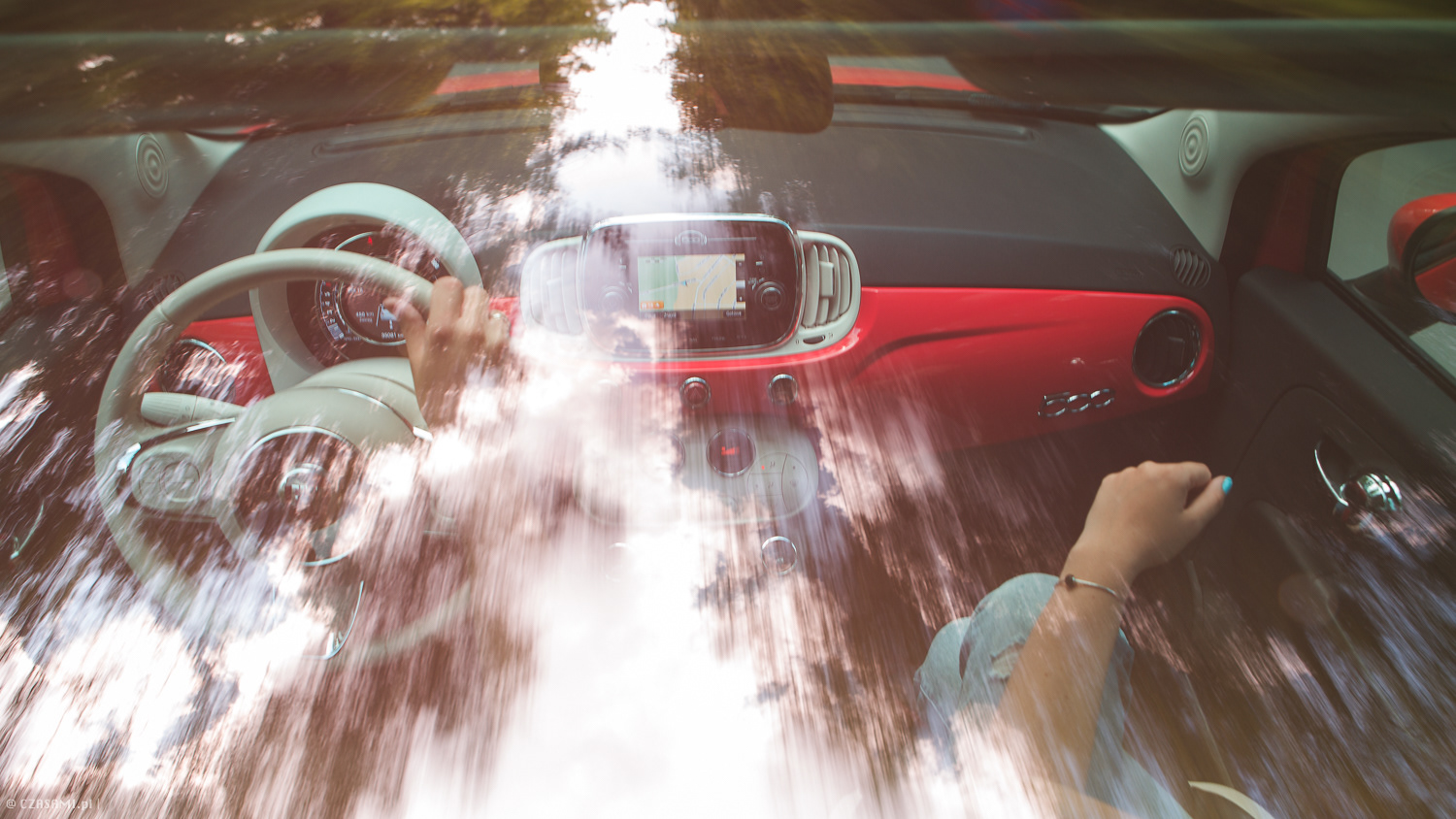 Szyberdach Fiat 500. Warszawa, Polska. Fotografia motoryzacyjna CZASAMI.PL