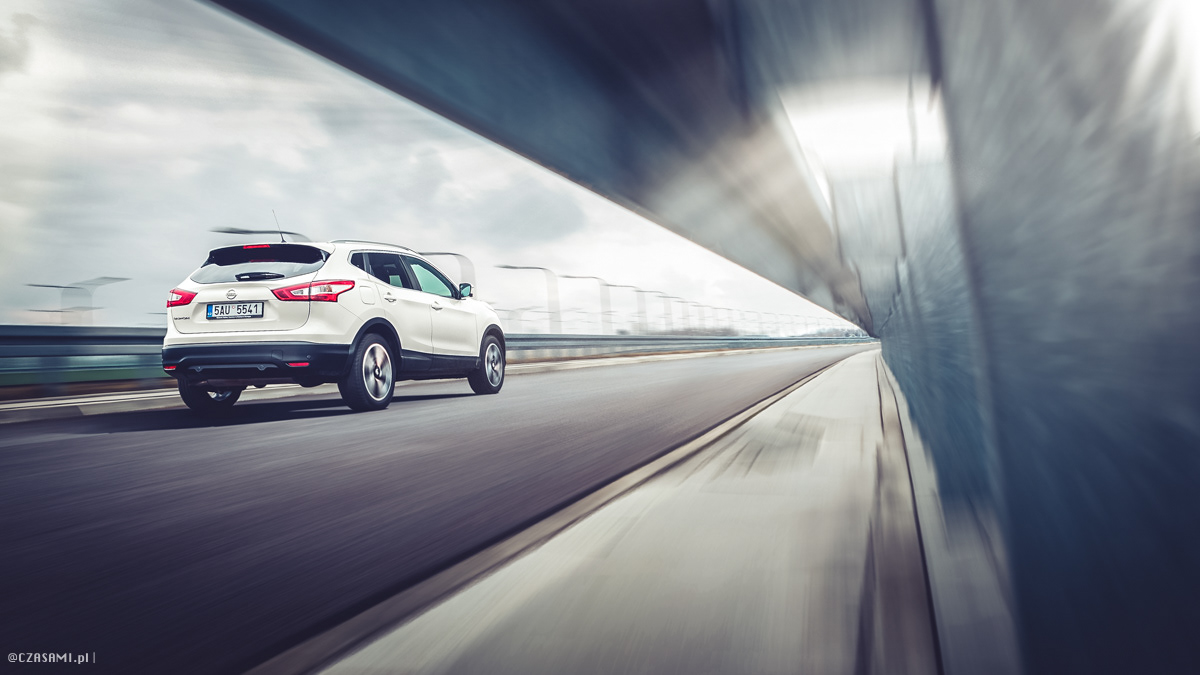 Rigshot tyłem. Nissan Qashqai. Fotografia motoryzacyjna CZASAMI.pl