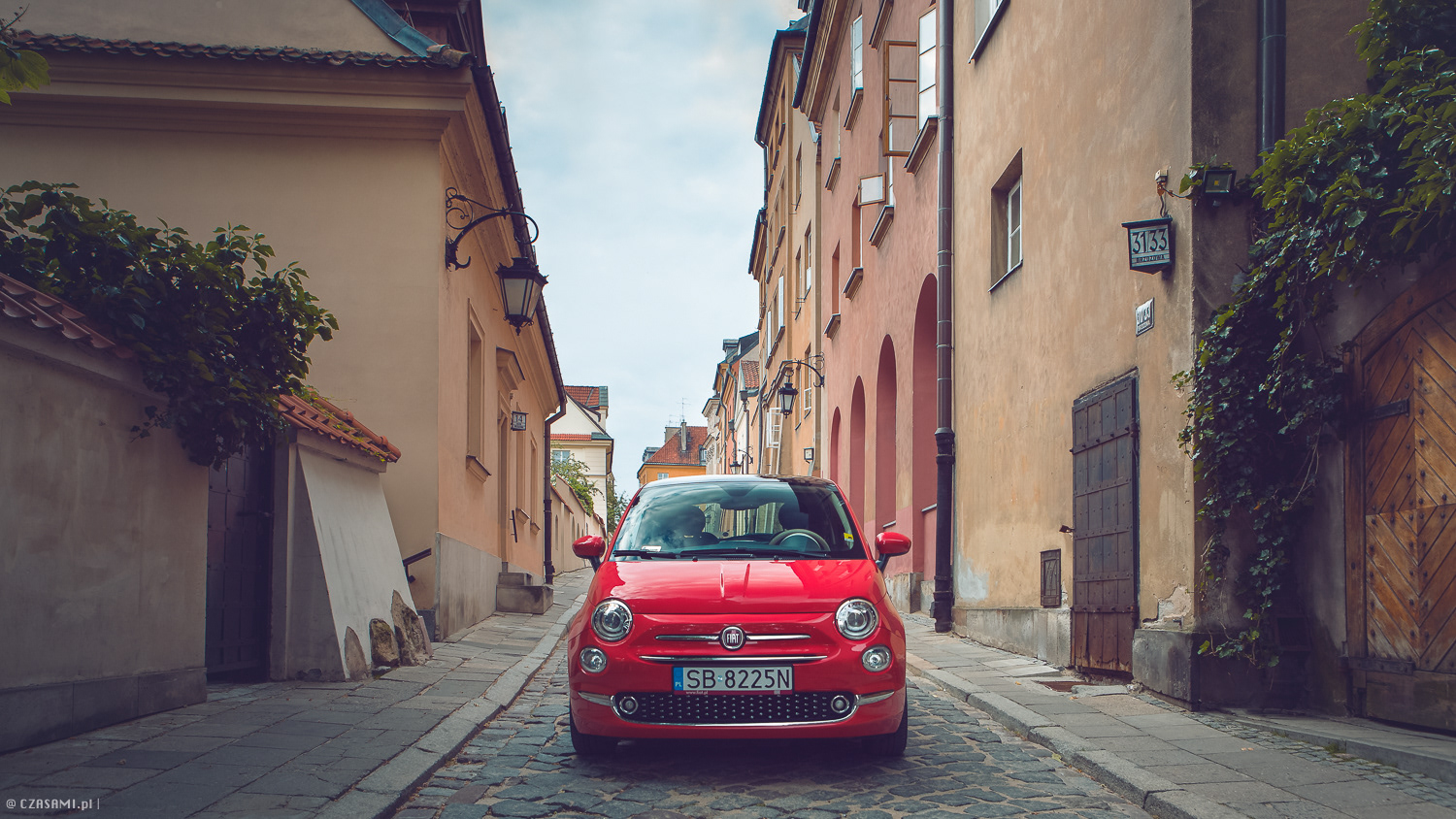 Stare miasto, Fiat 500. Warszawa, Polska. Fotografia motoryzacyjna CZASAMI.PL