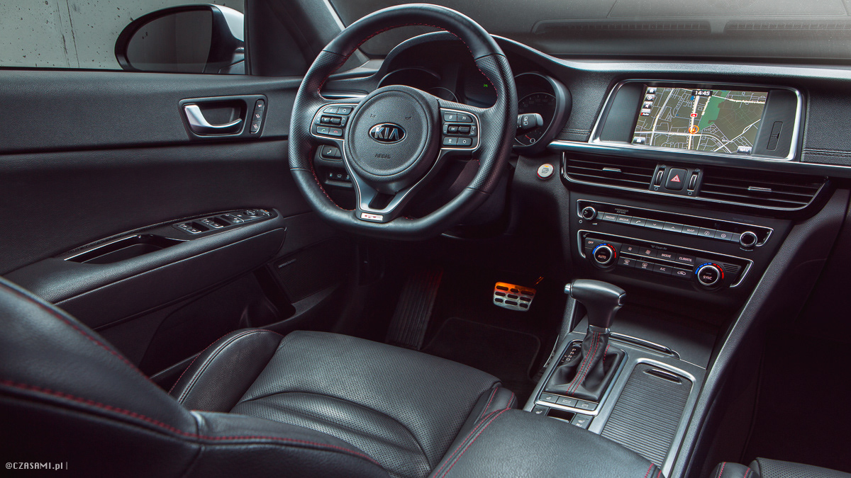 Wnętrze Kia Optima GT. Fotografia motoryzacyjna CZASAMI.pl