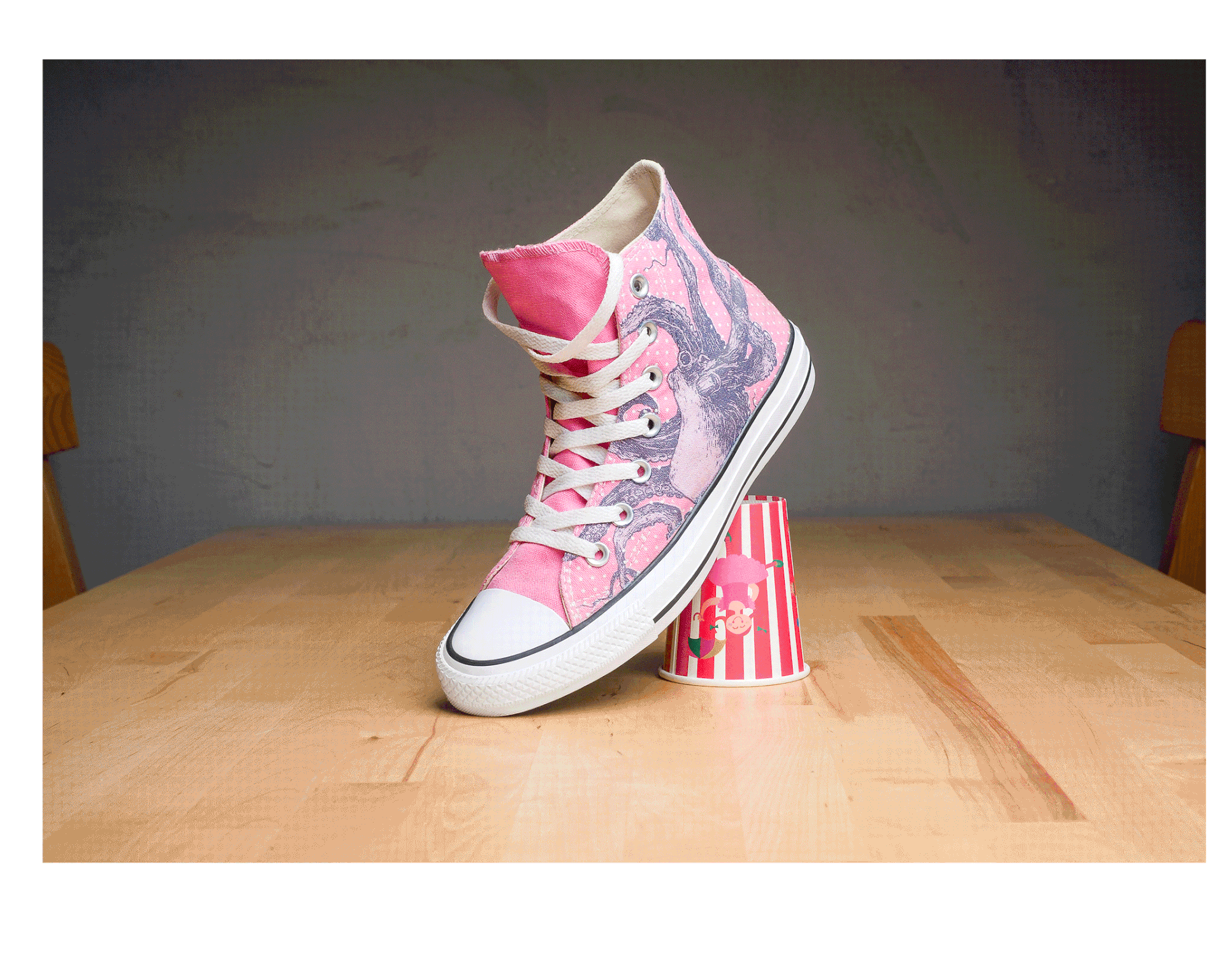Postprodukcja / retouch zdjęcia Converse Chuck taylor. Fotografia CZASAMI.pl