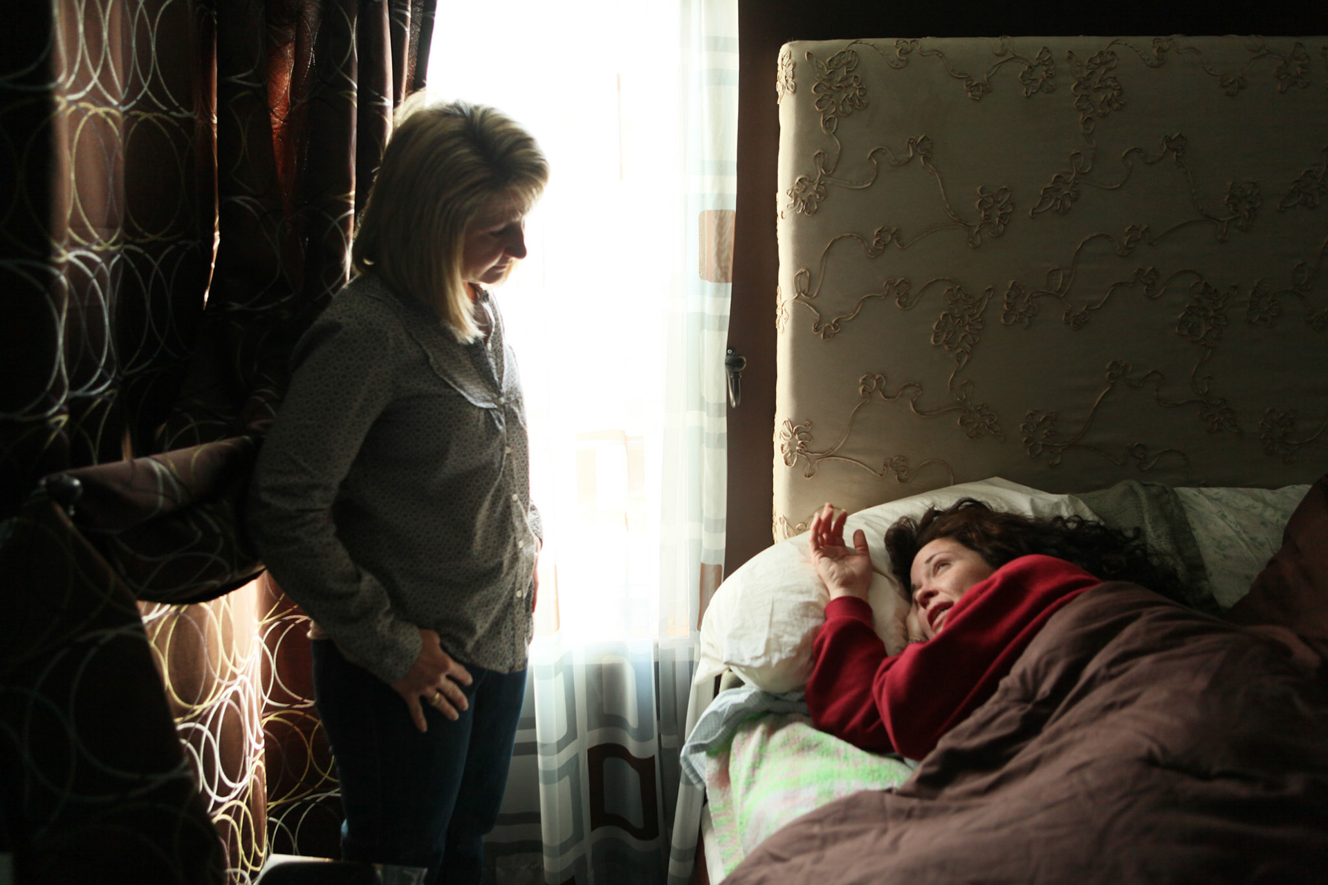 Amanda Palmer, left, cares for her sister Carrie Price Nix at Palmer's home in Brownsburg, Indiana. (Chicago Tribune)