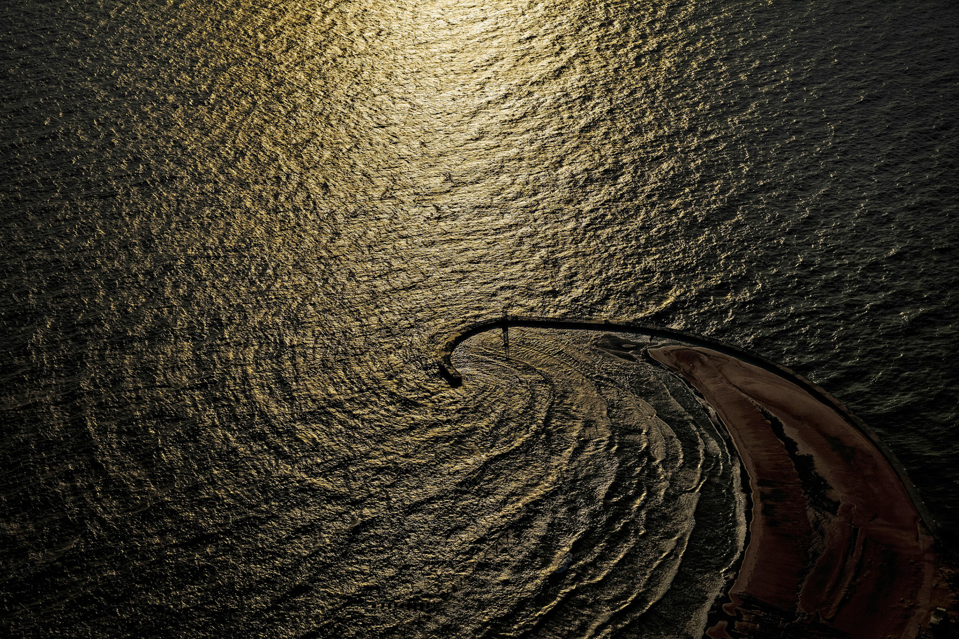 Aerial view of currents at Montrose Point, Lake Michigan (ChicagoTribune)