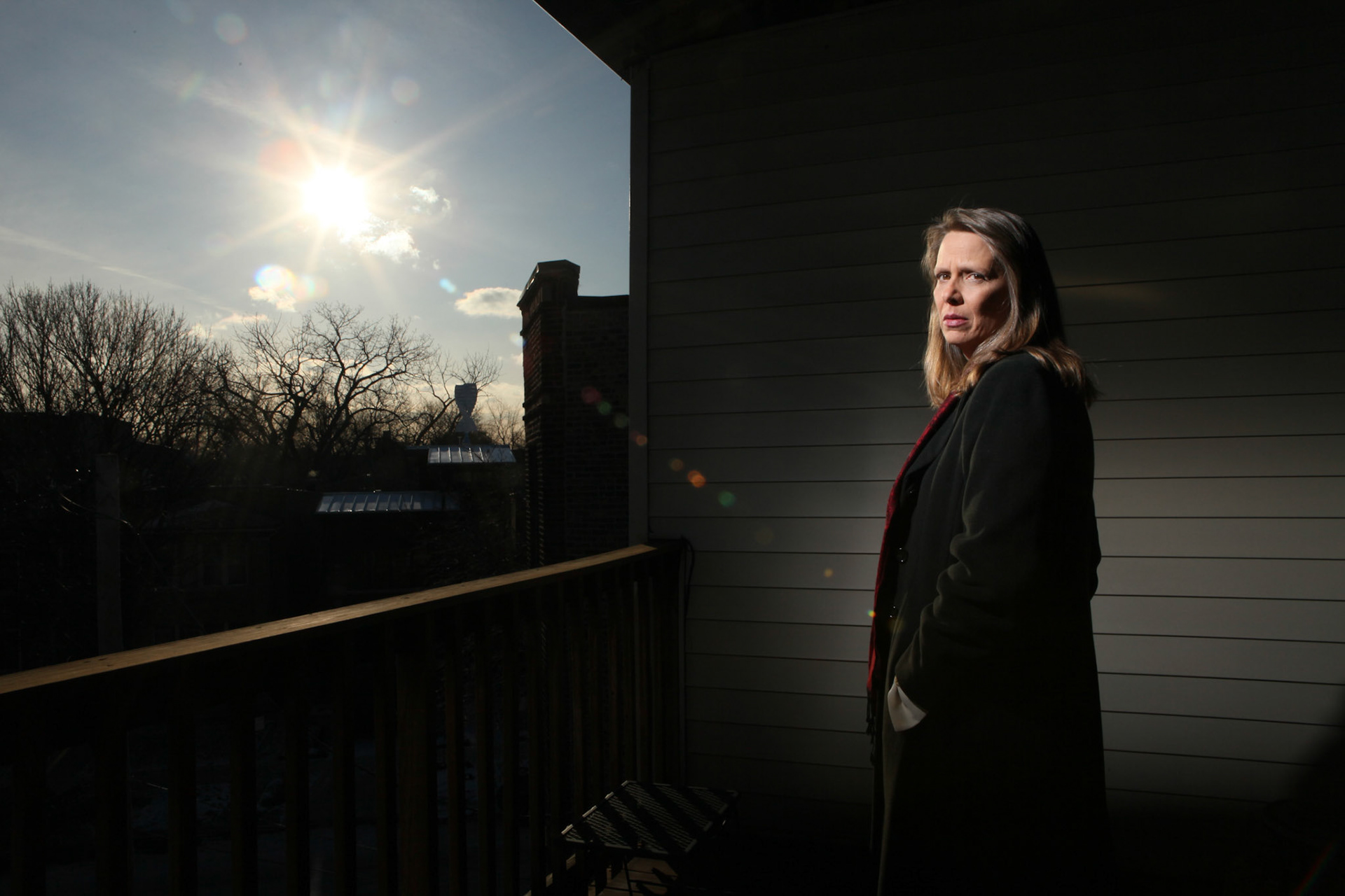 Actress Amy Morton poses on the back porch of her Chicago home. (ChicagoTribune)