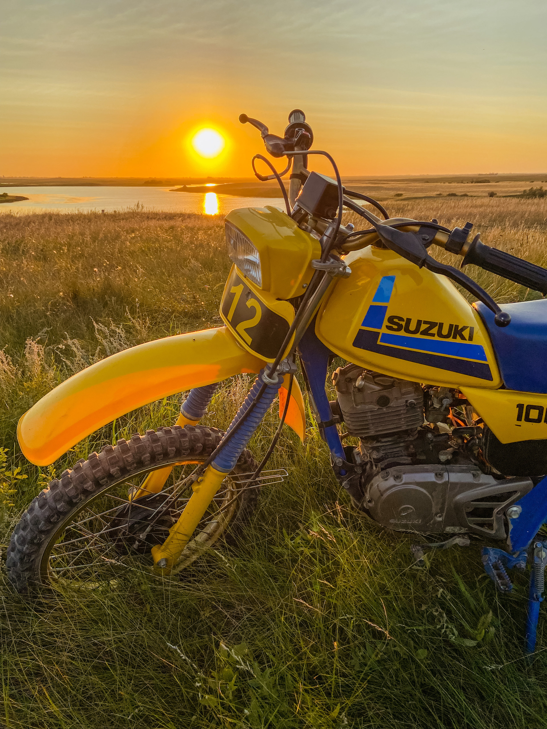 Suzuki DR 100