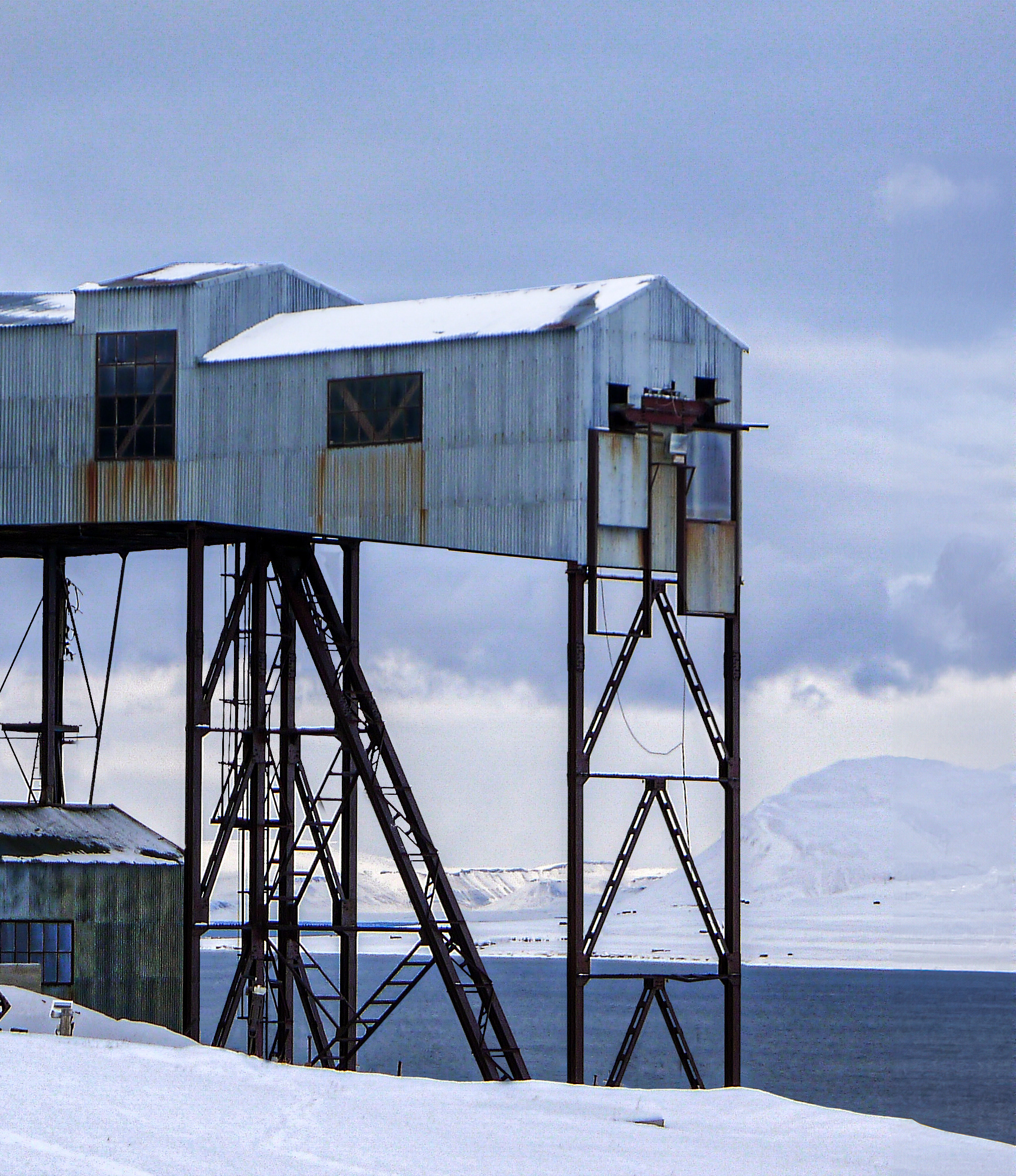 Longyearbyen Taubenesentralen cable plant