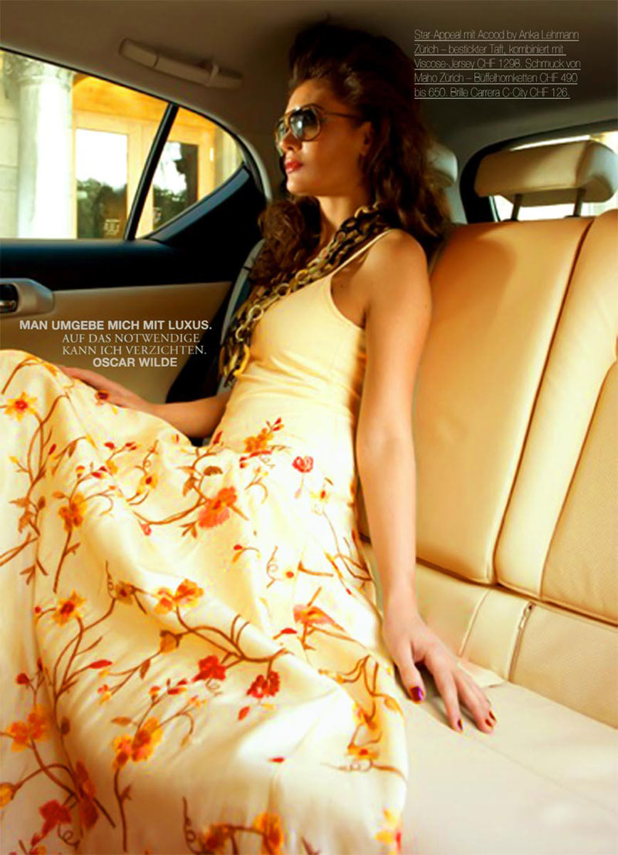 Hochzeitskleid mit bunten floralen Details von Acood Bridal veröffentlicht im Ladies Drive Magazin.