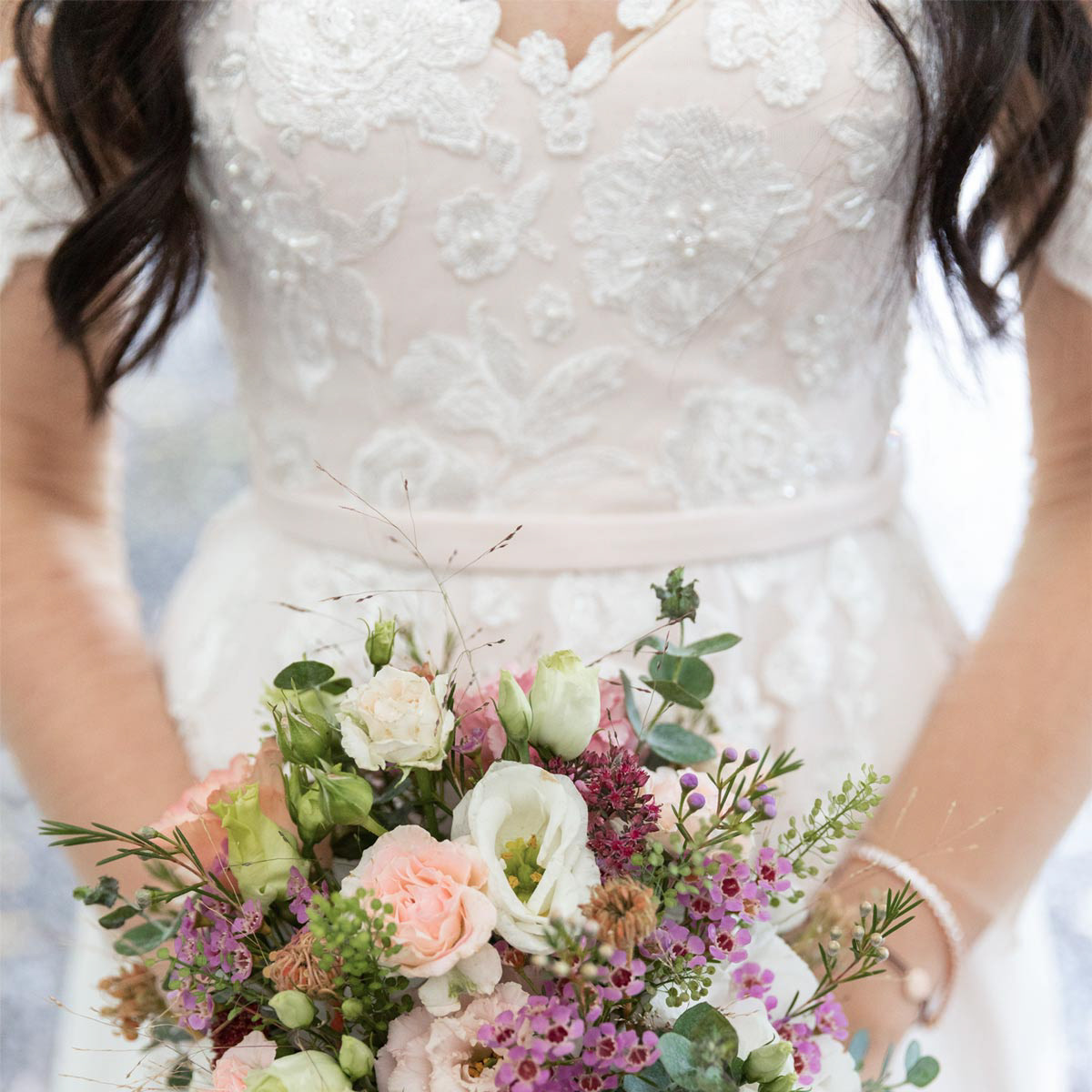  Brautkleid in perfekter Symbiose aus Eleganz und Romantik