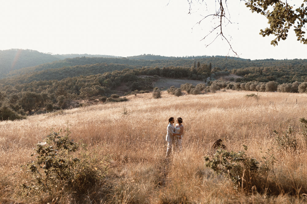 Brautkleid mit kunstvoller romantischer Stickerei