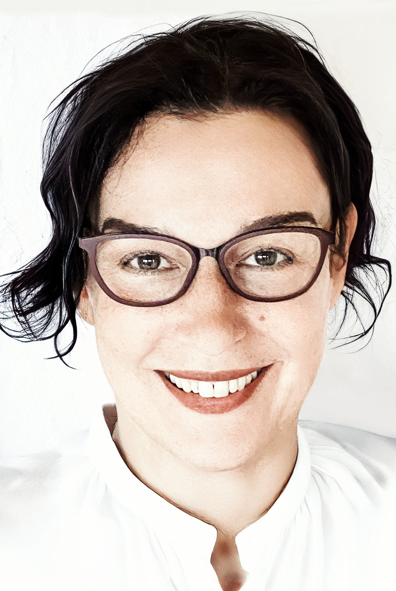 Brautkleiddesignerin Anka Lehmann-Lubnow von Acood: Expertin für massgeschneiderte Brautkleider und Abendkleider in Zürich