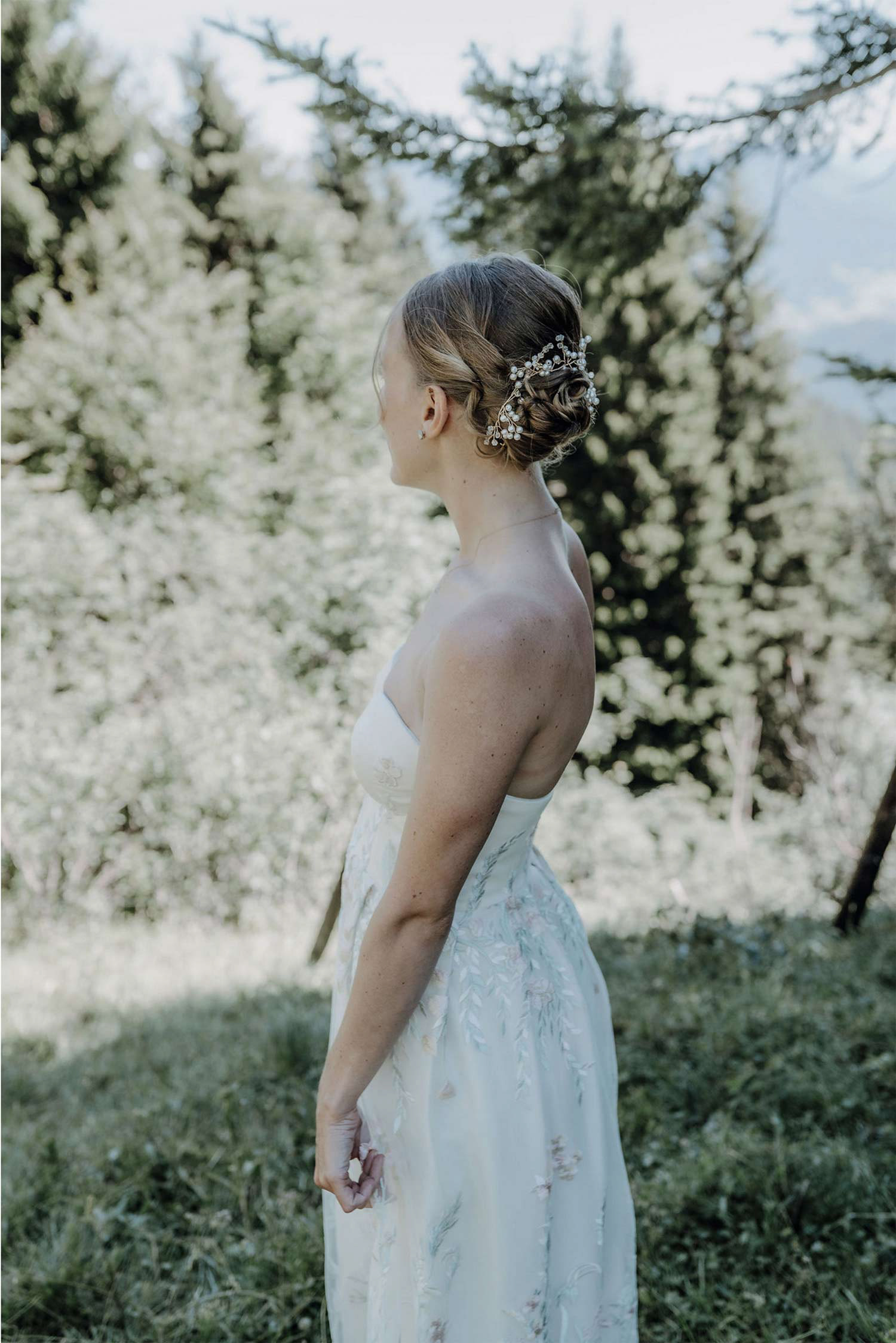 Zart besticktes Bustier Brautkleid