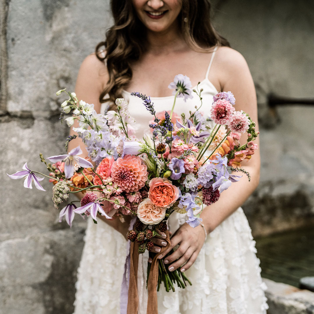 Mix & Match Outfit mit dreidimensionaler Blumenstickerei