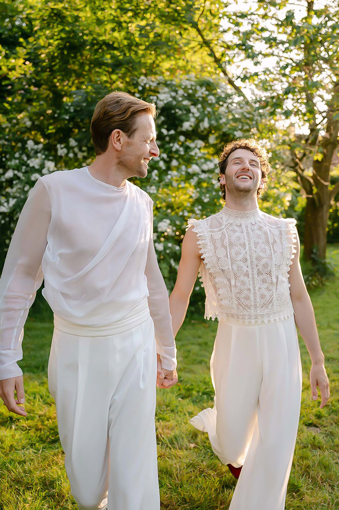 Romantik und Extravaganz zu einem stimmigen Hochzeitsloo kombiniert