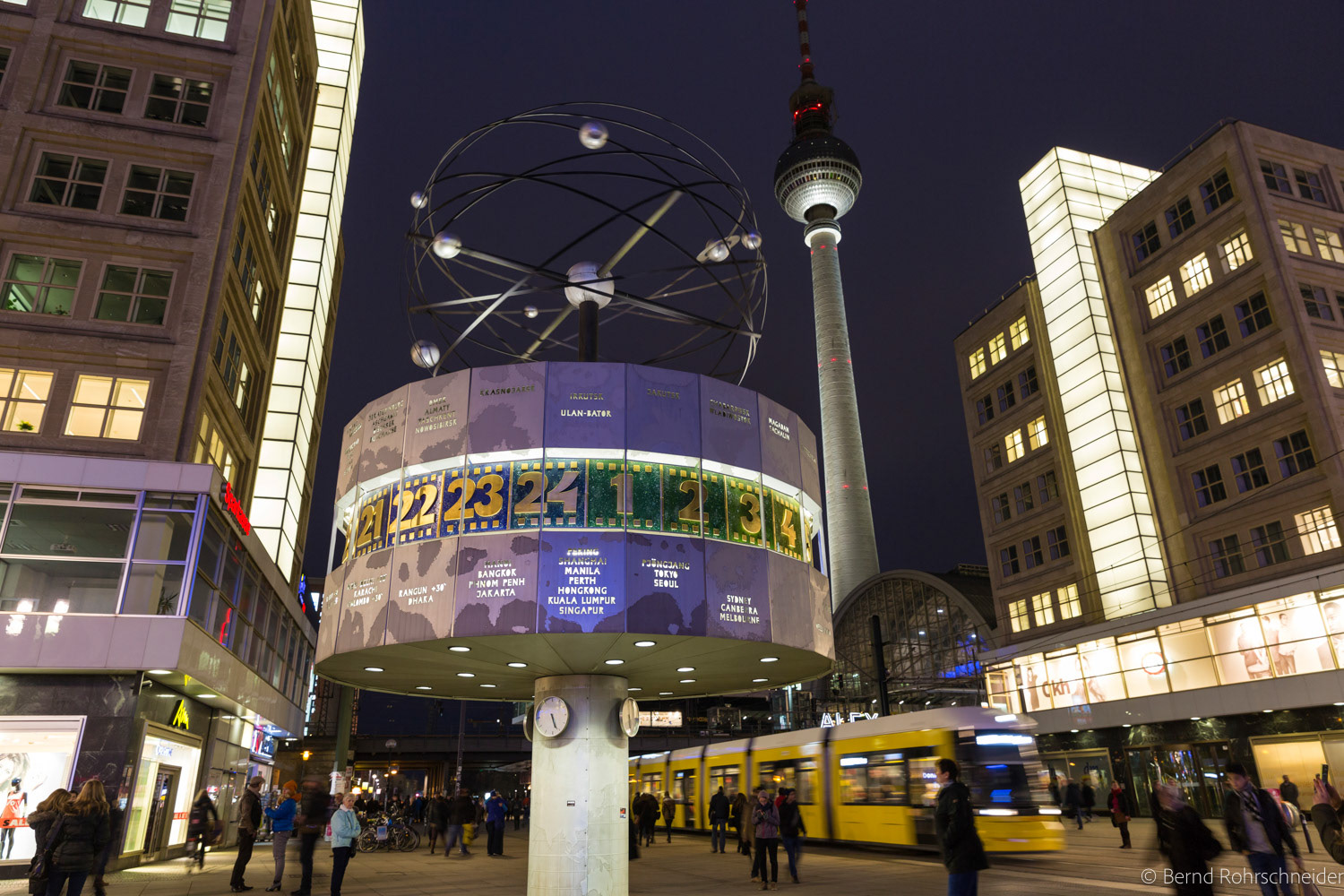 Alexanderplatz mit Weltzeituhr und Fernsehturm, Berlin