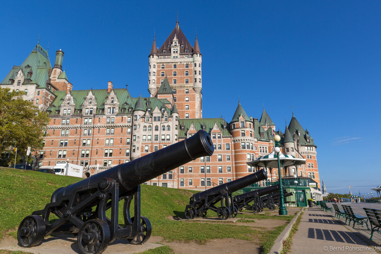 Château Frontenac mit Kanonen, Quebec, Kanada
