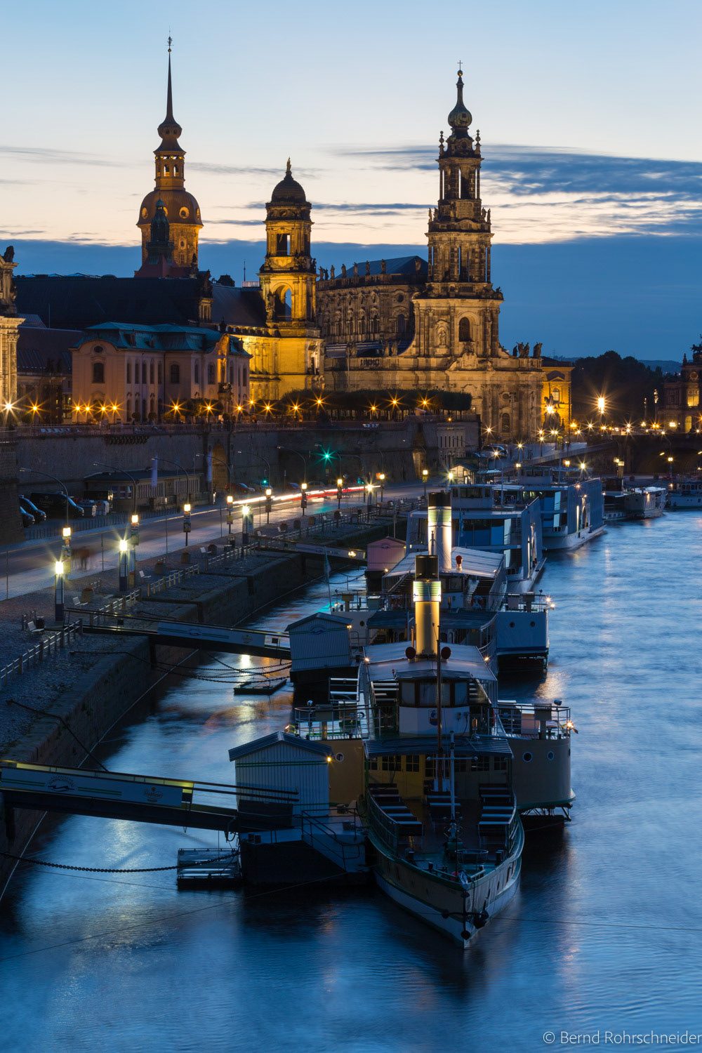Elbe mit Raddampfern, Schloss, Oberlandesgericht und Hofkirche, Dresden