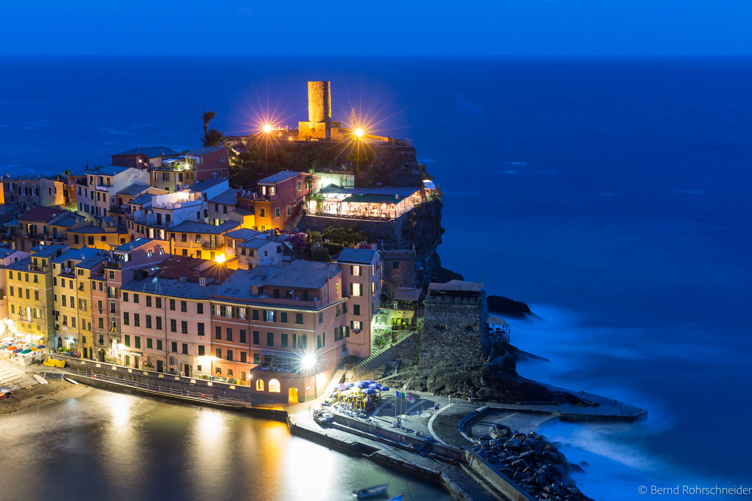Vernazza bei Nacht, Cinque Terre, Ligurien, Italien