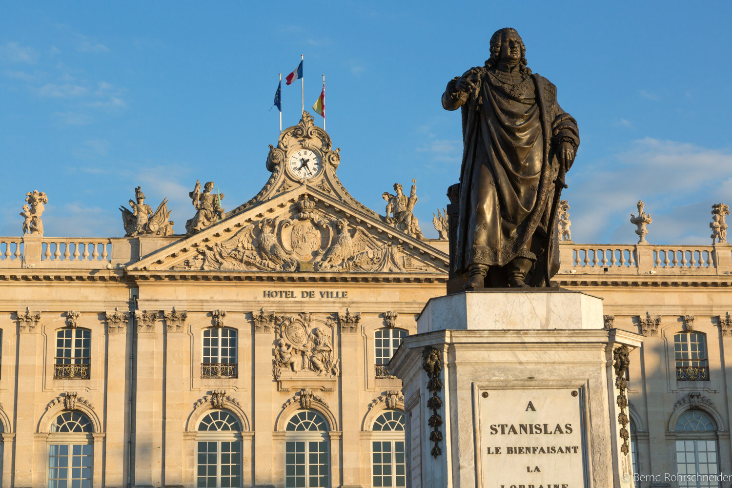 Statue von Stanislas und Rathaus, Nancy, Frankreich