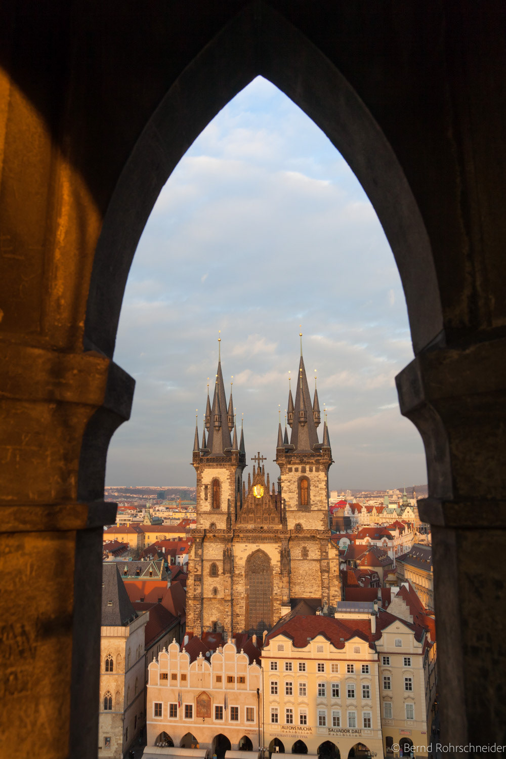Aussicht auf die Teynkirche vom Turm des Altstädter Rathaus, Prag, Tschechien